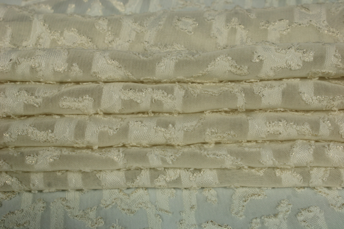 Tissu dévoré - motif tacheté - écru et doré - photo 2/5 | So Tissus