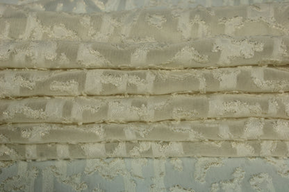 Tissu dévoré - motif tacheté - écru et doré - photo 2/5 | So Tissus