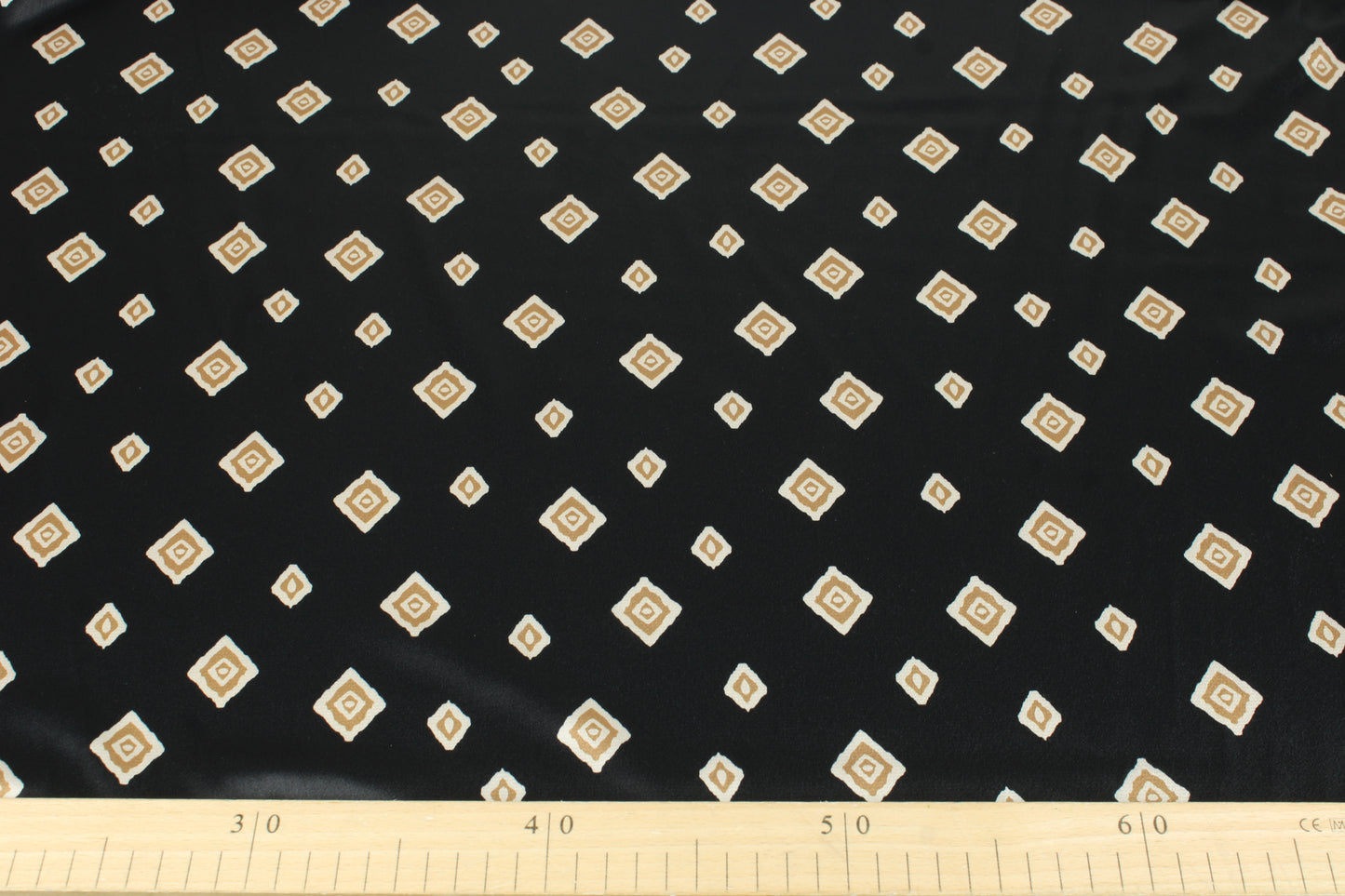 Tissu satin - imprimé abstrait - ton noir - photo 3/5 | So Tissus