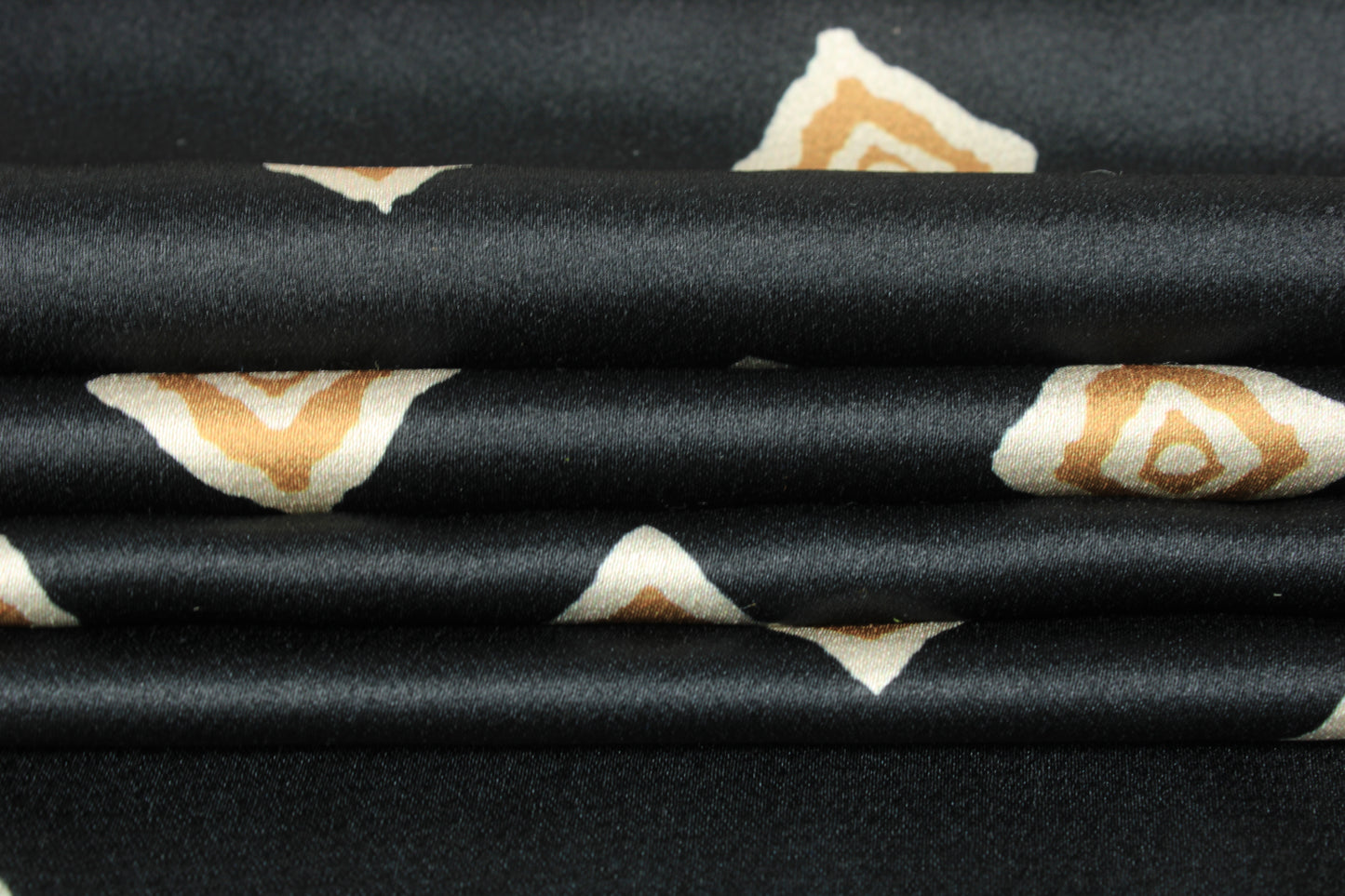 Tissu satin - imprimé abstrait - ton noir - photo 2/5 | So Tissus