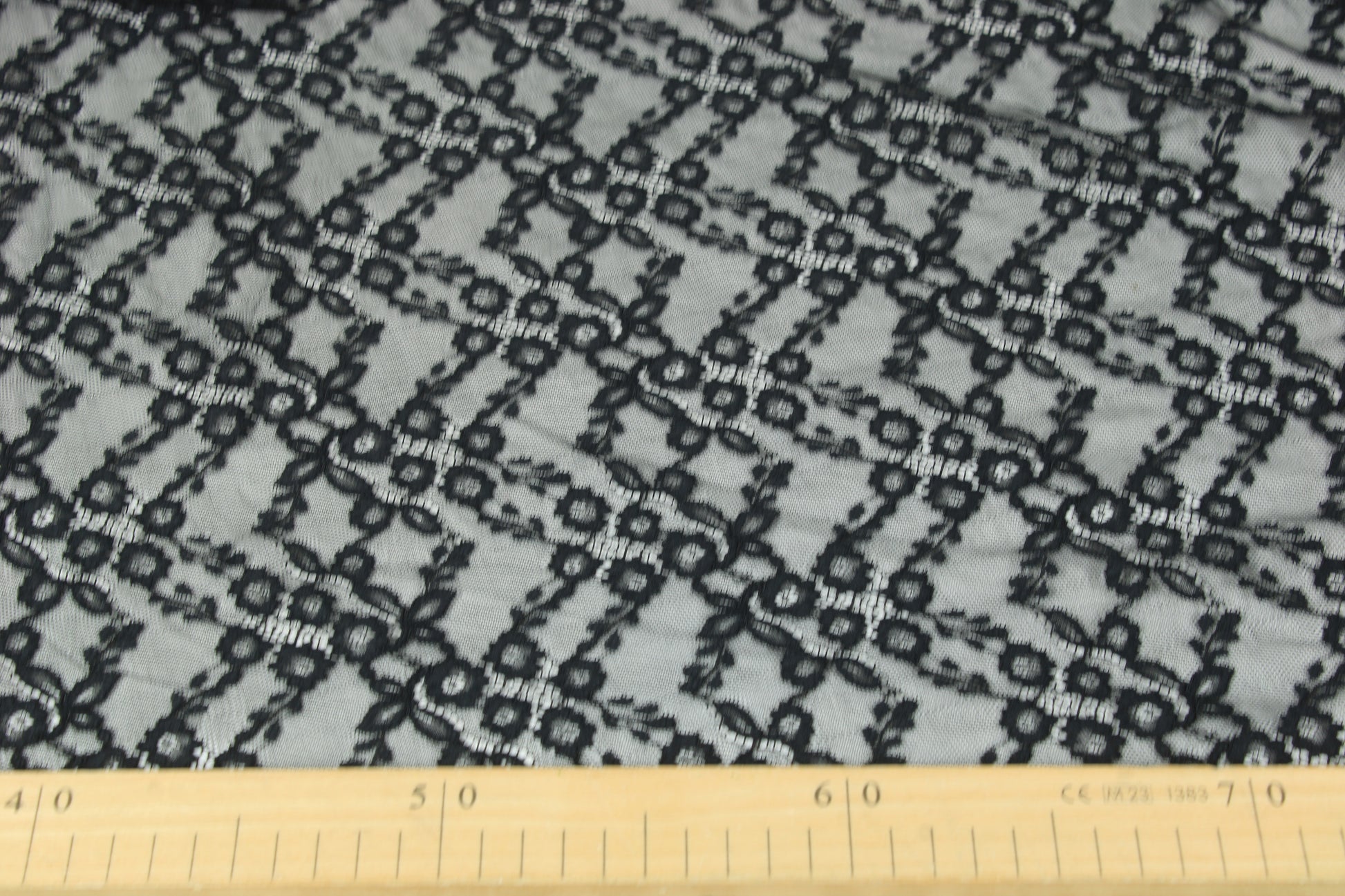 Tissu dentelle - motif fleuri - noir - photo 4/4 | So Tissus