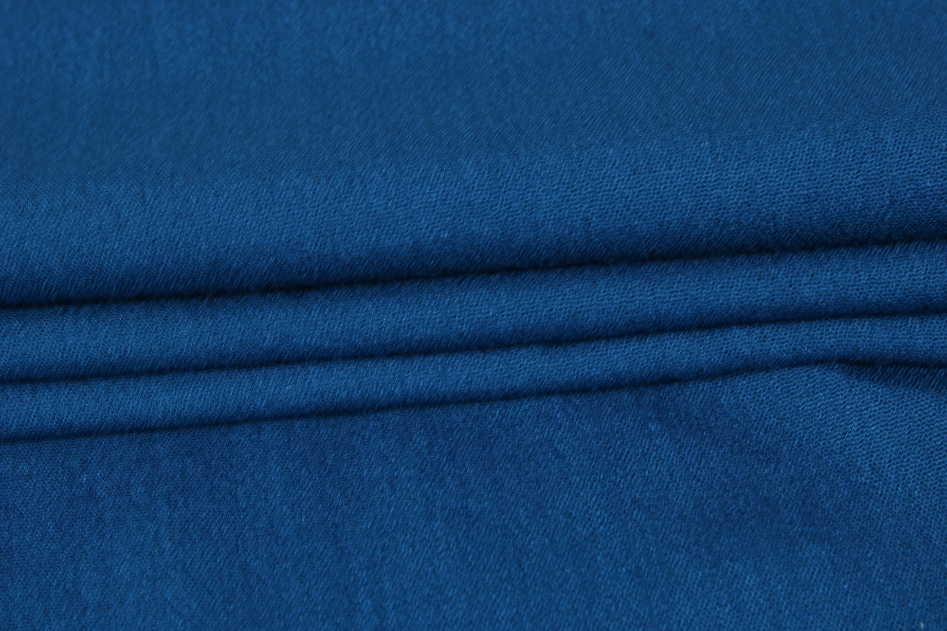 Tissu crêpon viscose - bleu canard - photo 2/4 | So Tissus