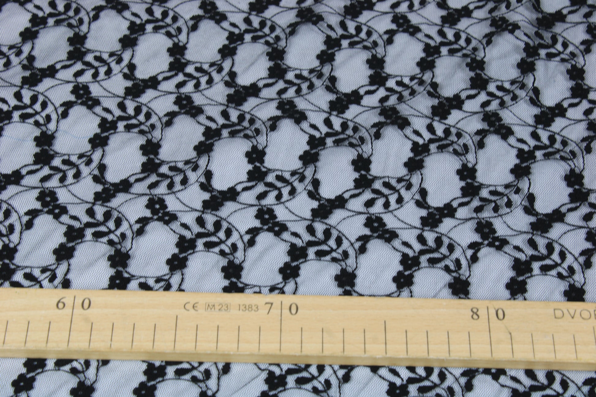 Tissu dentelle - motif fleuri - noir - photo 4/4 | So Tissus