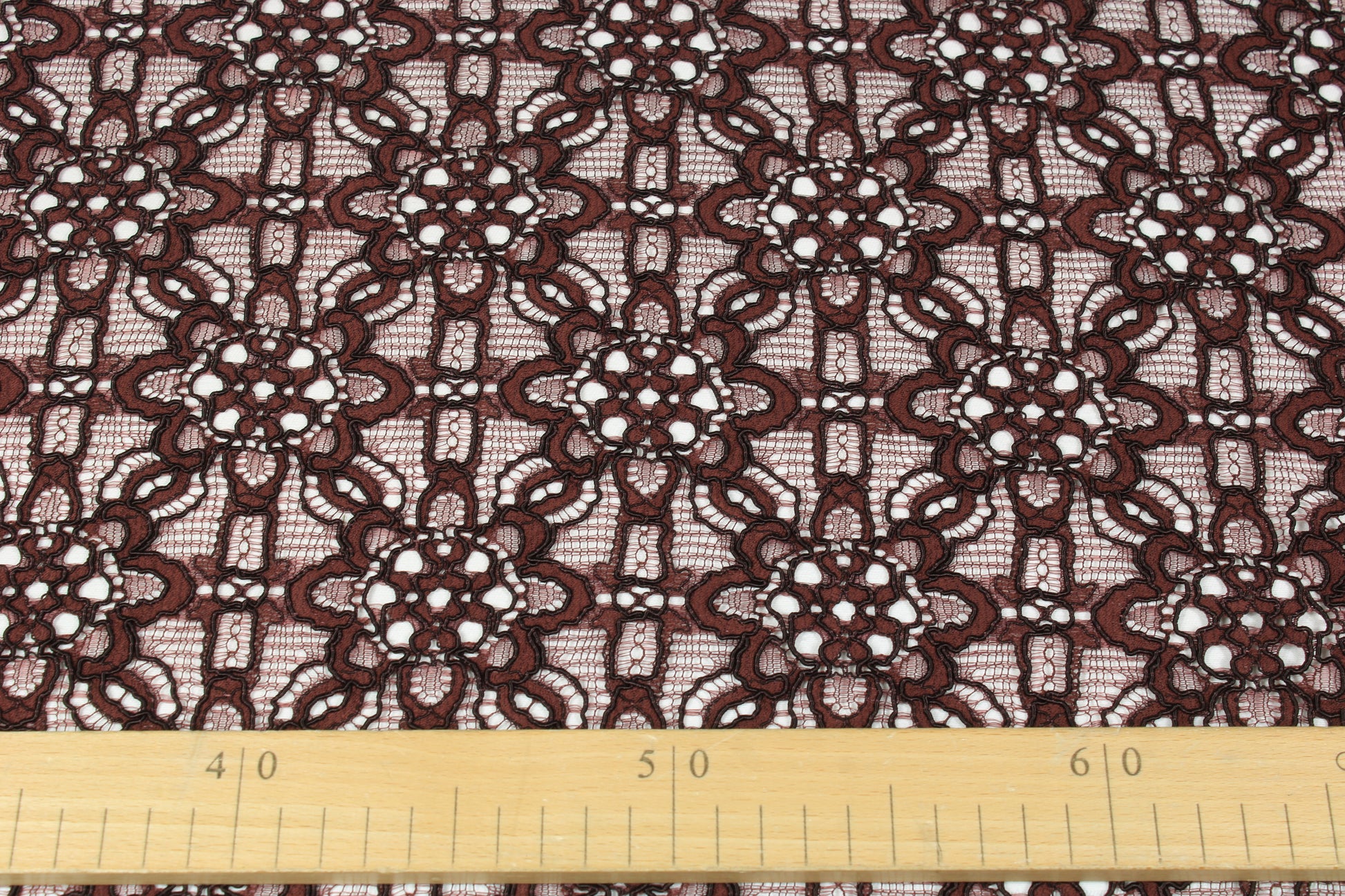 coupon de 3 mètres de dentelle - bordeaux - photo 4/4 | So Tissus