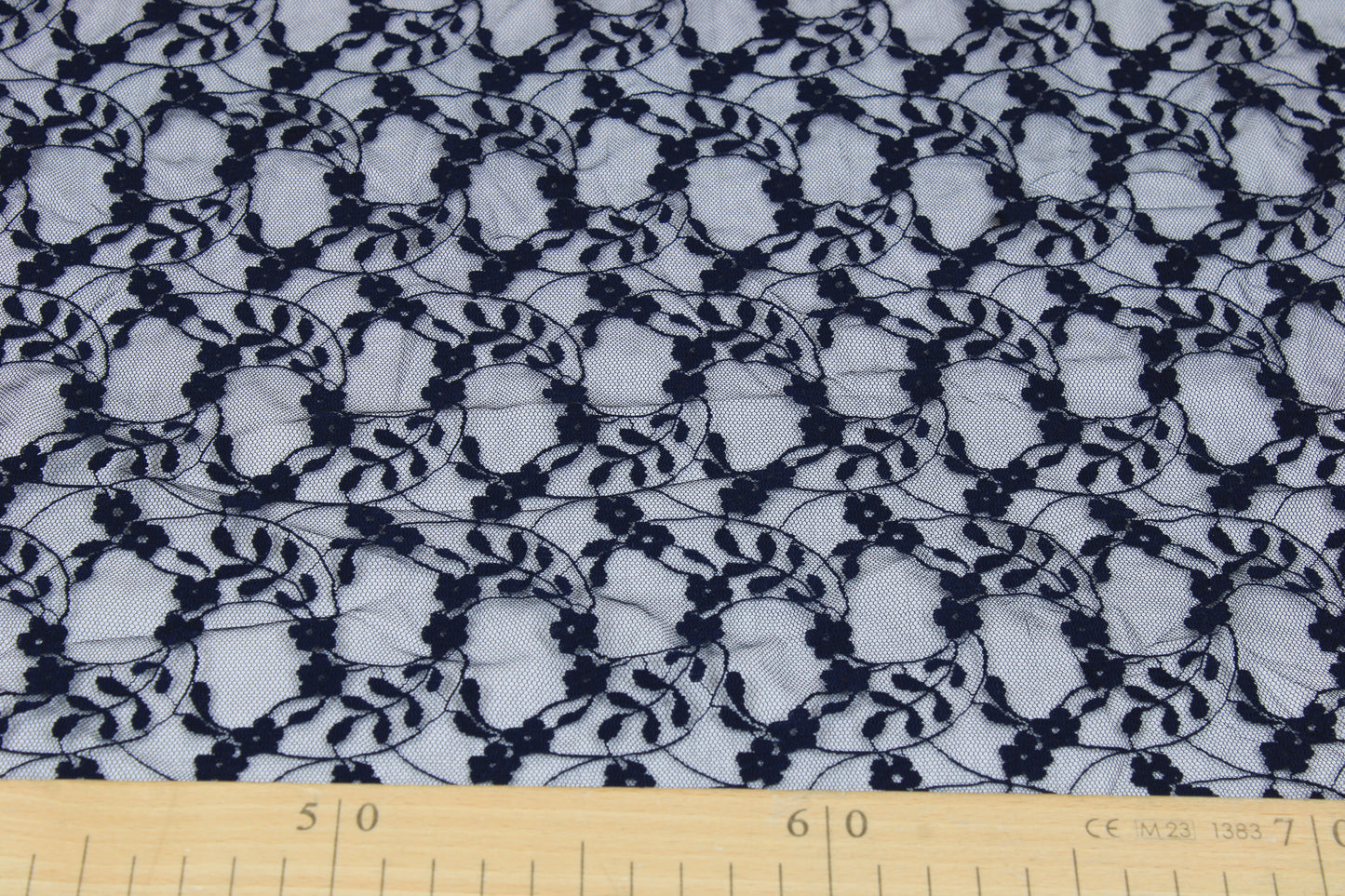 Tissu dentelle - motif fleuri - bleu marine - photo 4/4 | So Tissus