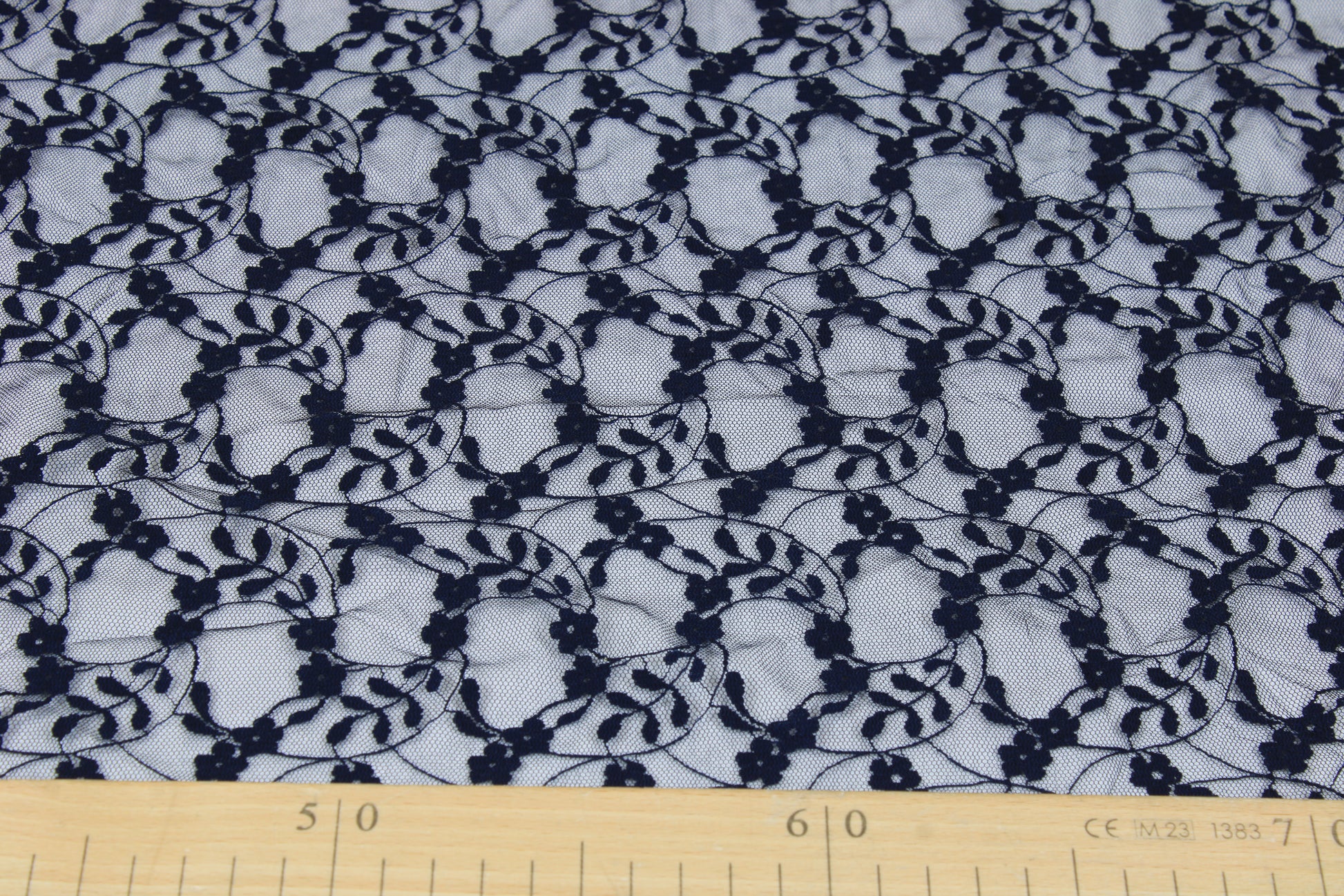 Tissu dentelle - motif fleuri - bleu marine - photo 4/4 | So Tissus