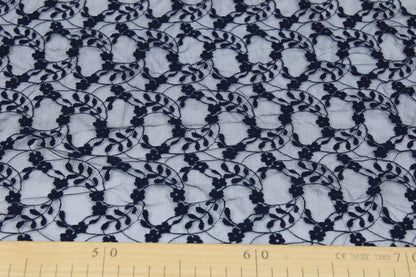 Tissu dentelle - motif fleuri - bleu marine - photo 4/4 | So Tissus