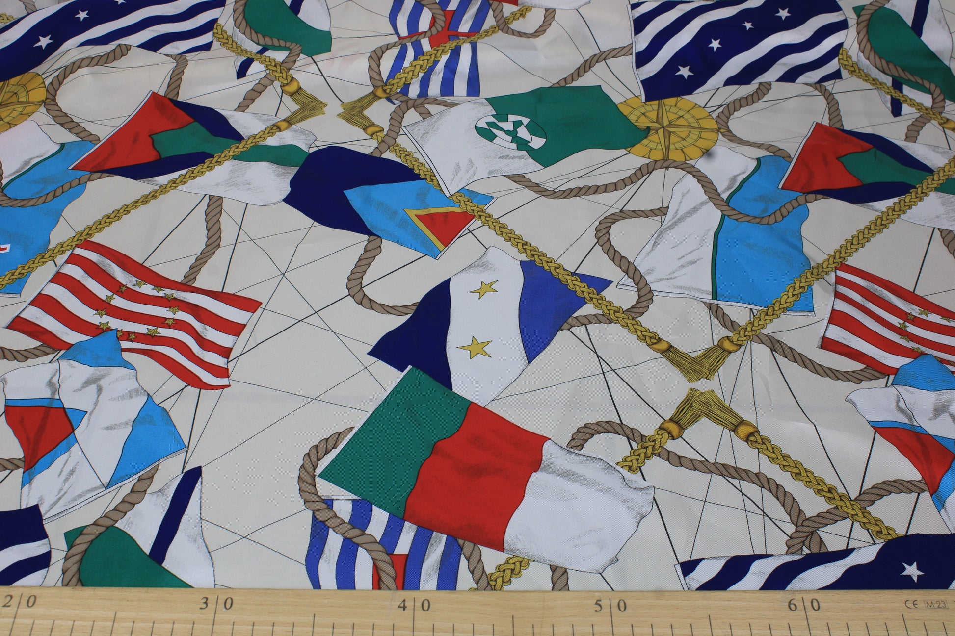 Tissu twill de soie - imprimé drapeaux - multicolore - photo 4/4 | So Tissus
