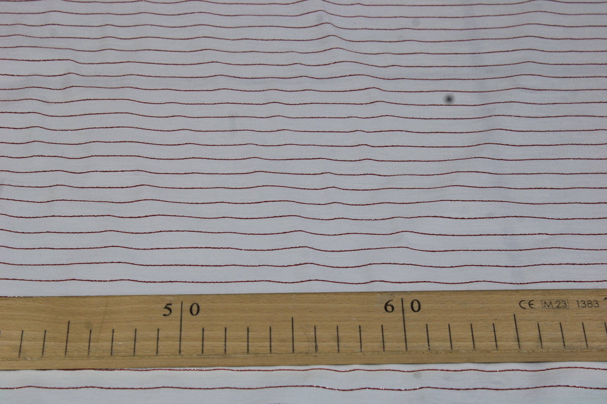 Tissu viscose - à rayures - blanche et rouge lurex - photo 5/5 | So Tissus