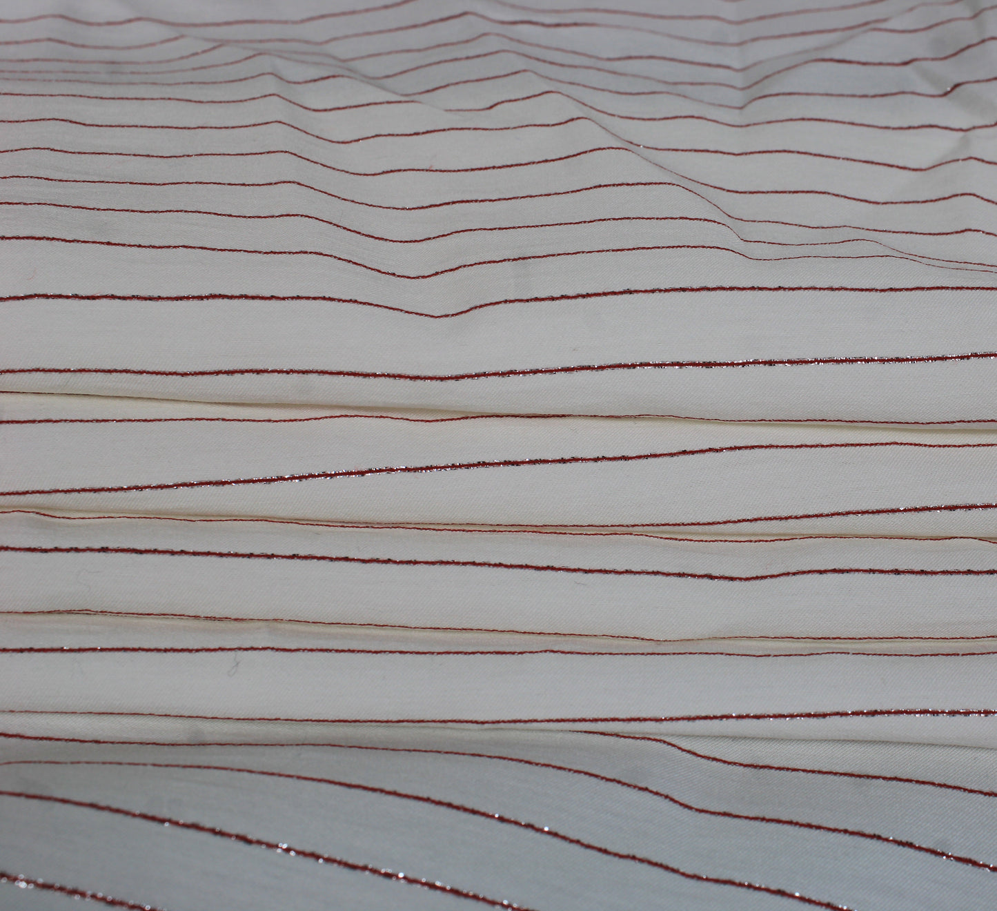 Tissu viscose - à rayures - blanche et rouge lurex - photo 2/5 | So Tissus