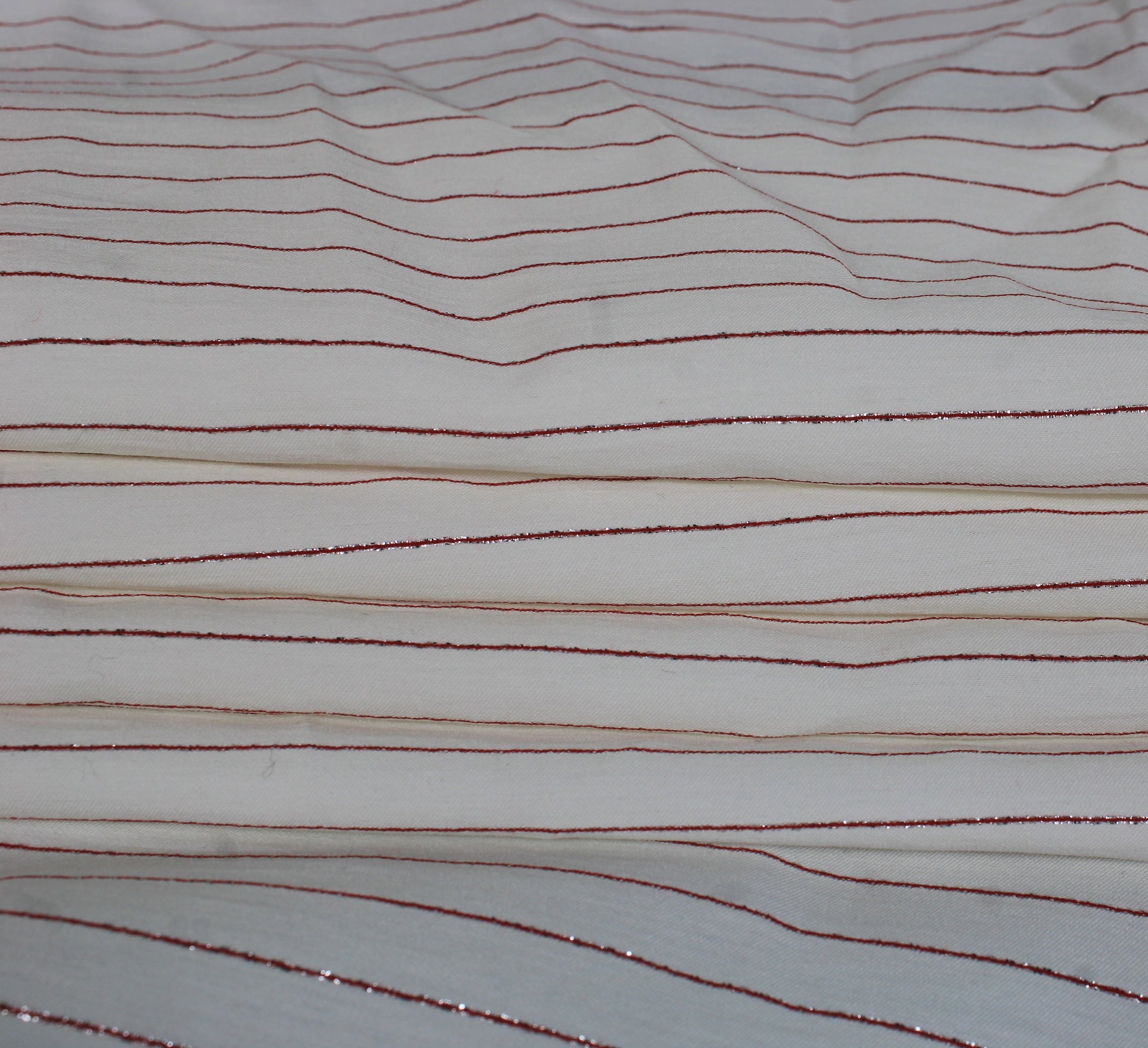 Tissu viscose - à rayures - blanche et rouge lurex - photo 2/5 | So Tissus