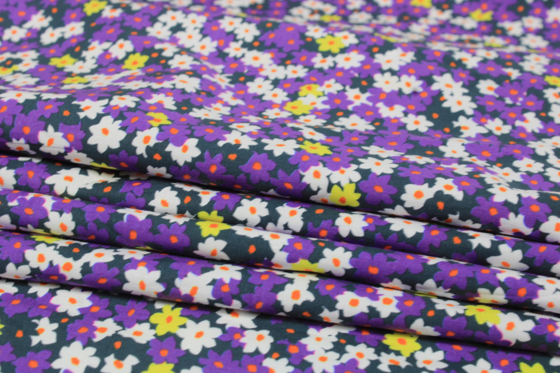 Tissu popeline de coton prestige - imprimé fleuri - ton violet - photo 2/5 | So Tissus