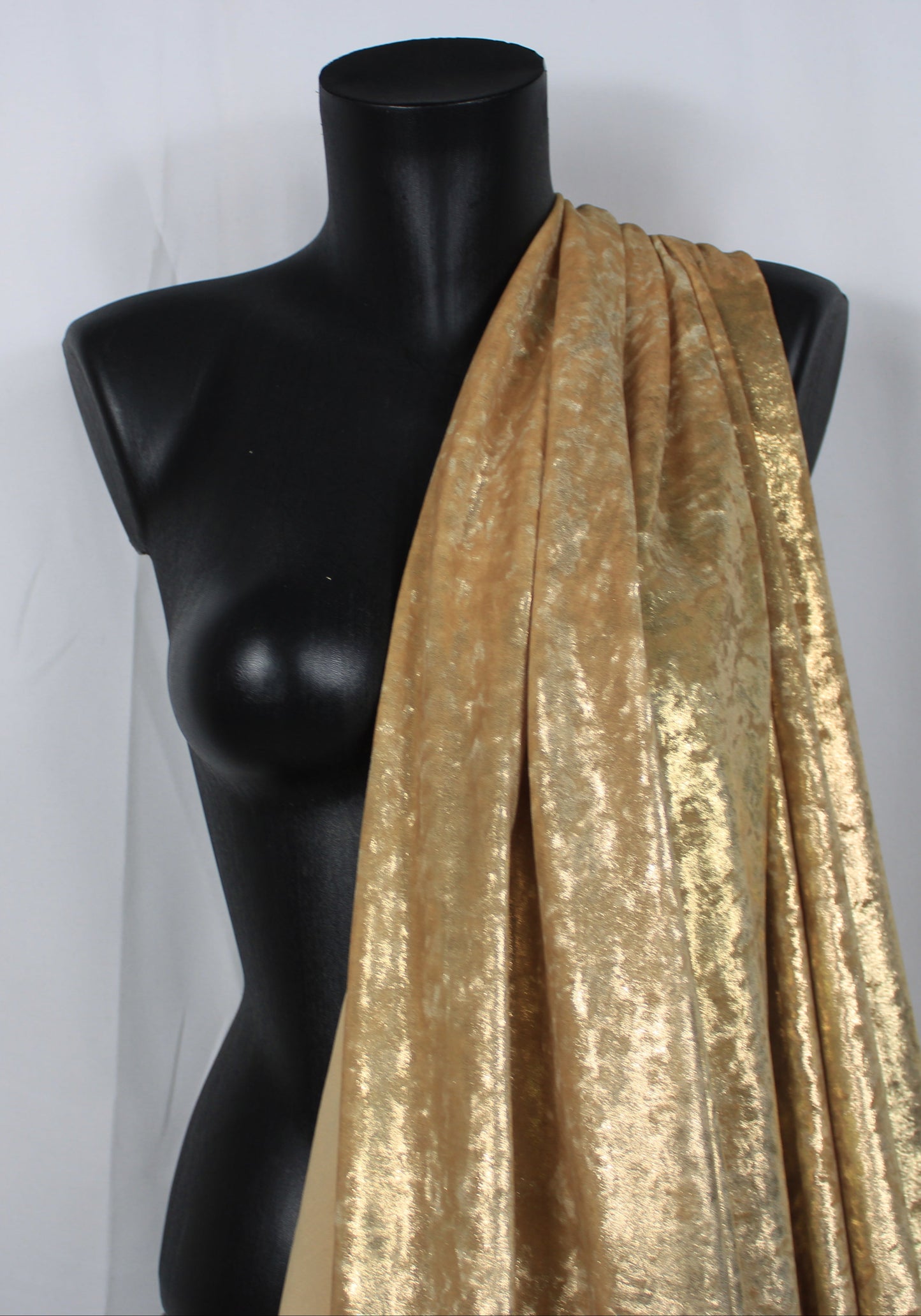 Tissu maille velours frappé  - doré - photo 4/4 | So Tissus