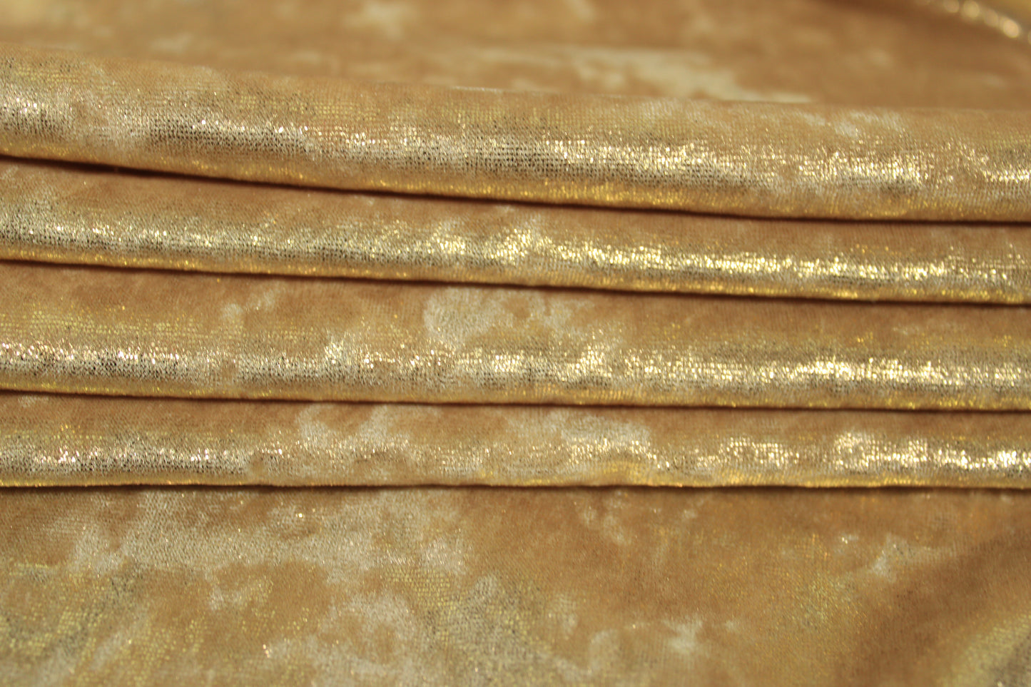 Tissu maille velours frappé  - doré - photo 2/4 | So Tissus