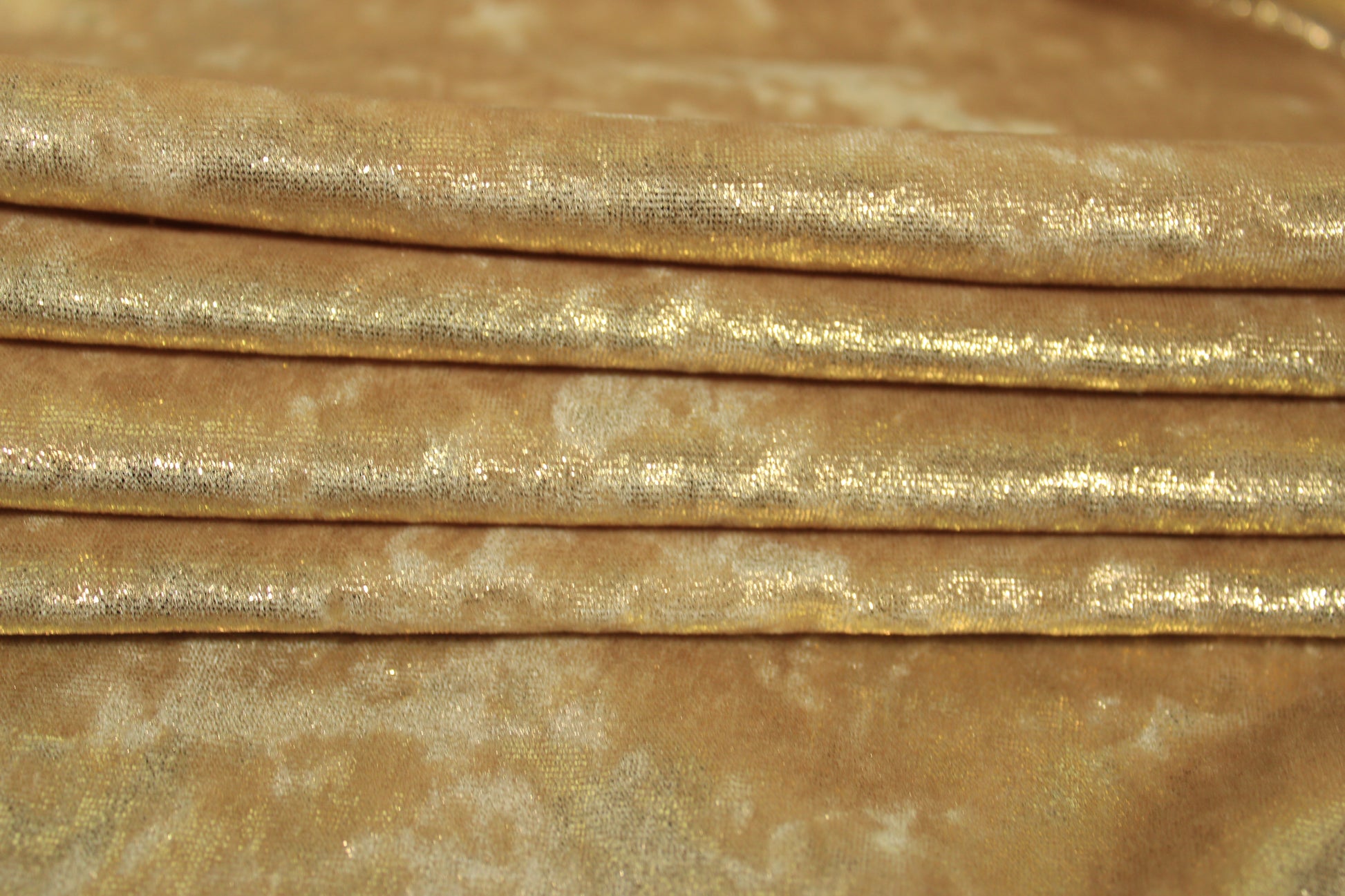 Tissu maille velours frappé  - doré - photo 2/4 | So Tissus