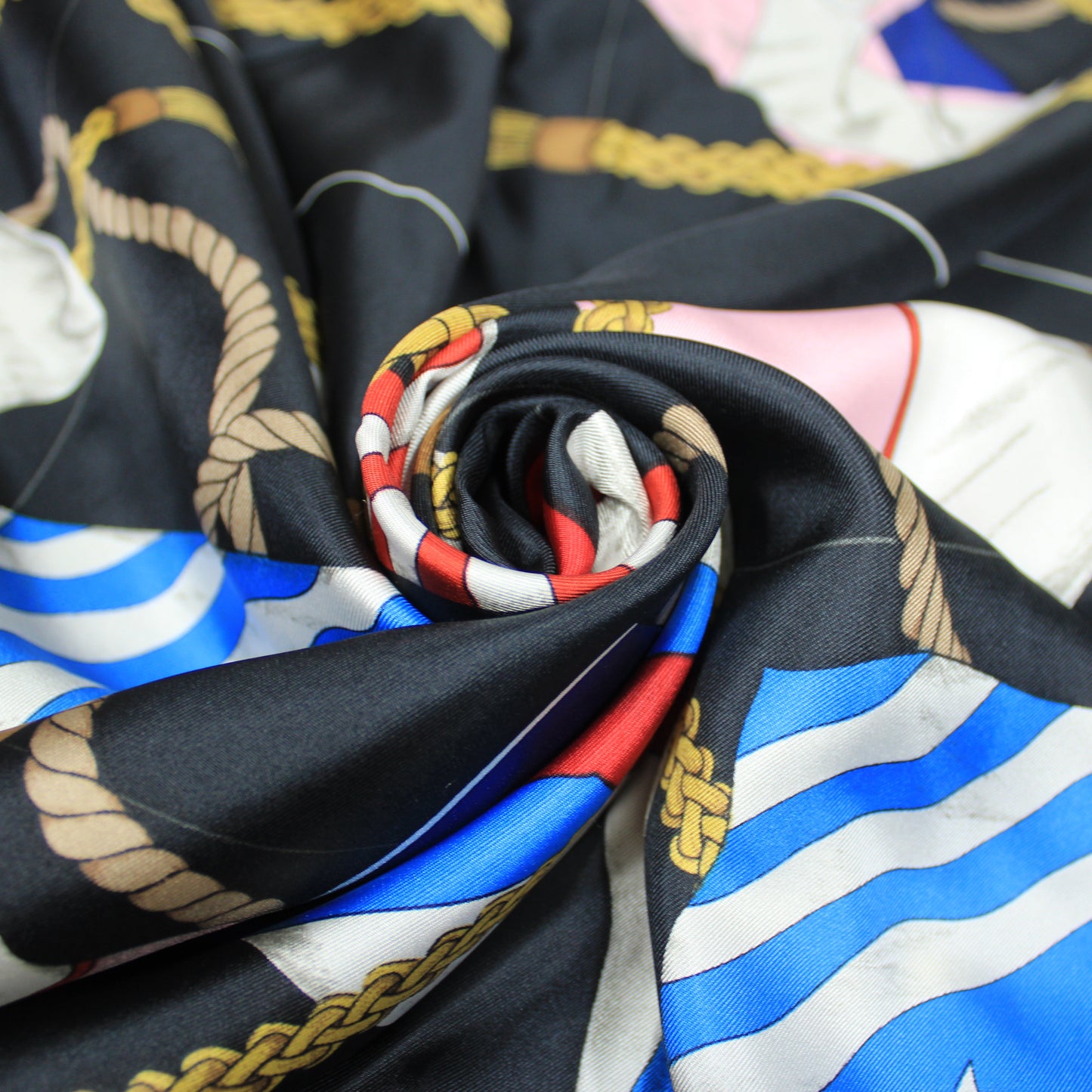 Tissu twill de soie - imprimé drapeaux - multicolore - par panneau - photo 1/5 | So Tissus
