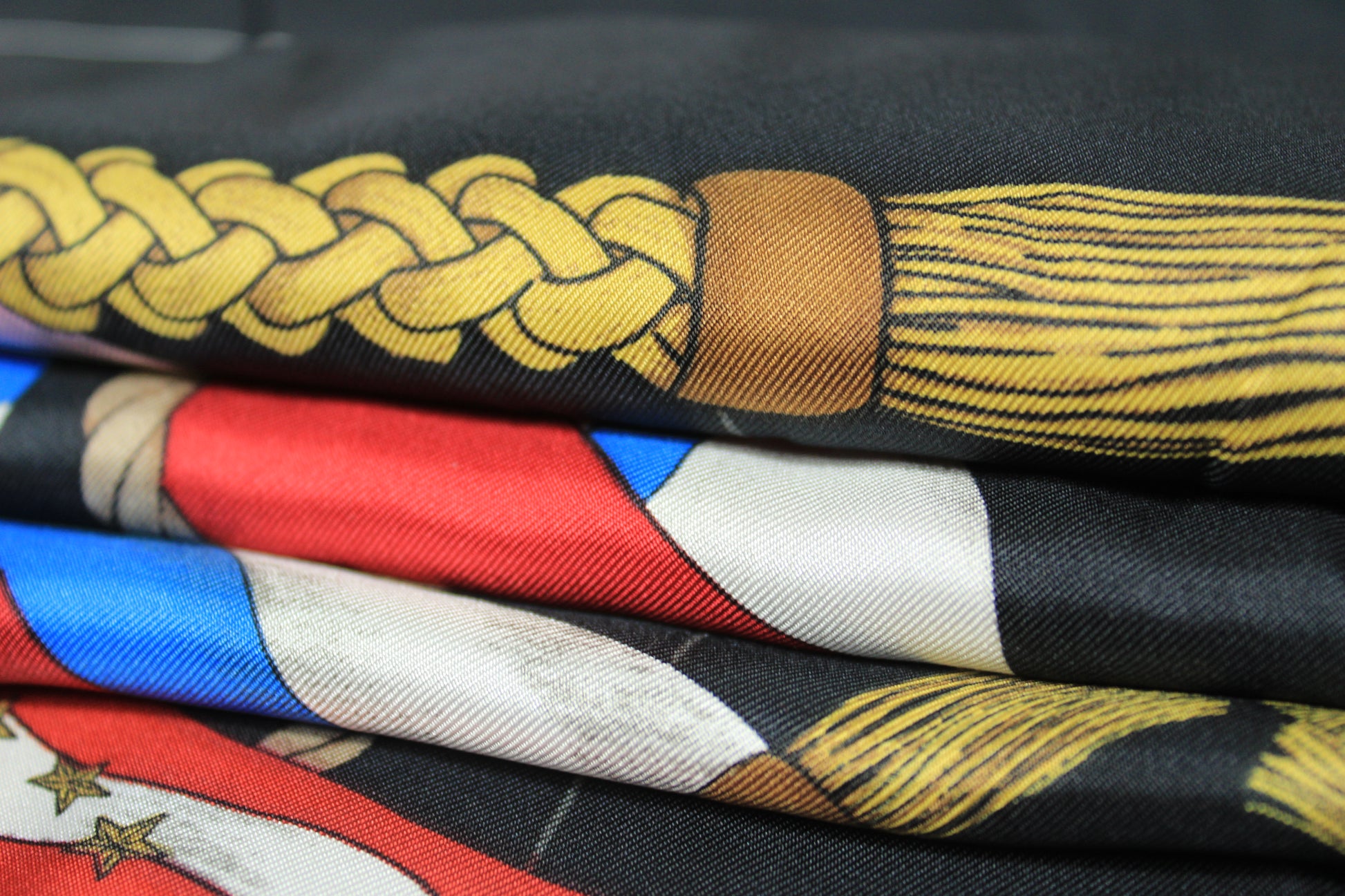 Tissu twill de soie - imprimé drapeaux - multicolore - par panneau - photo 3/5 | So Tissus