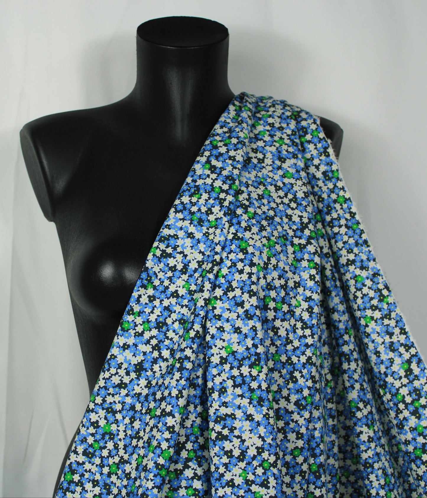 Tissu popeline de coton prestige - imprimé fleuri - ton bleu - photo 4/5 | So Tissus
