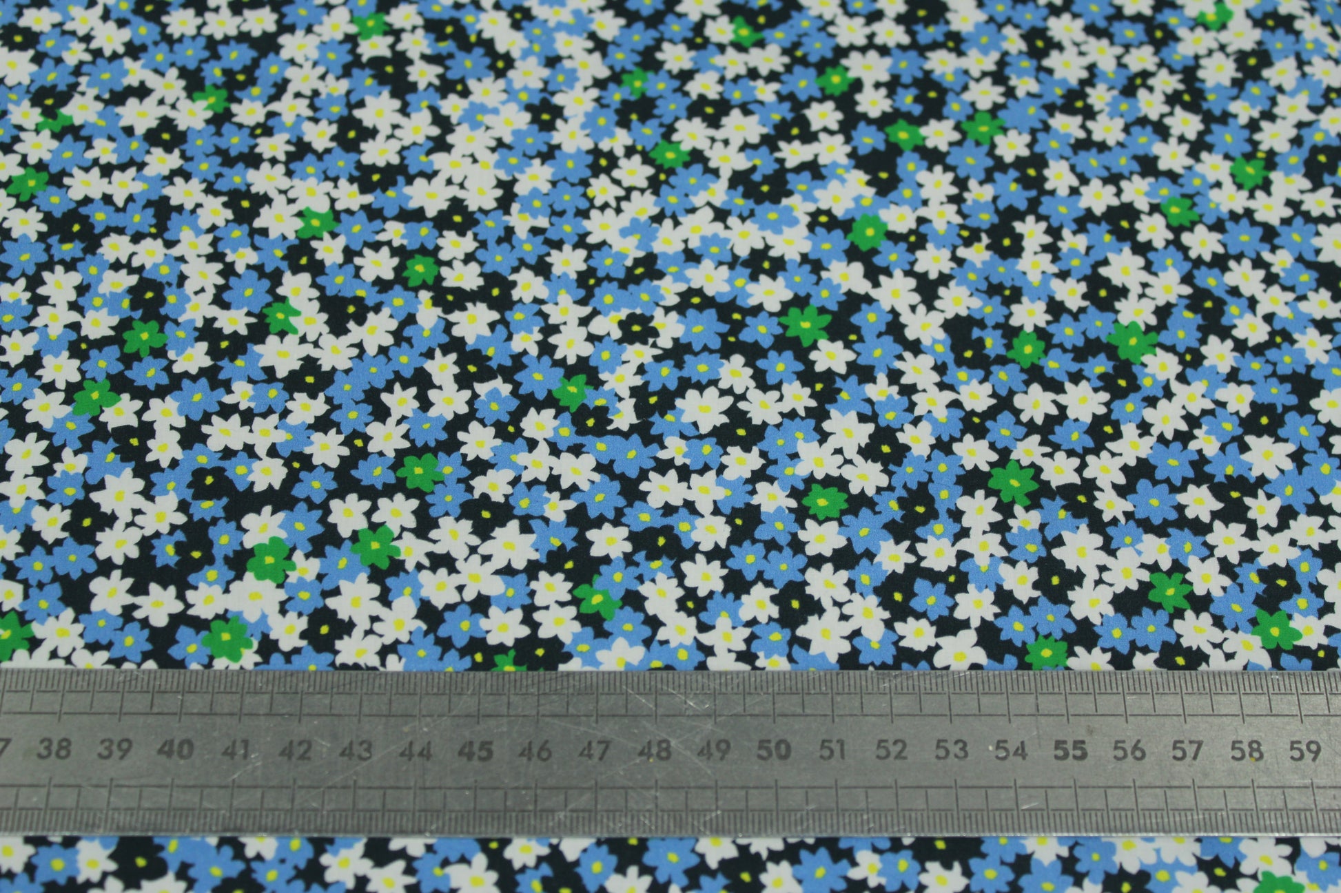 Tissu popeline de coton prestige - imprimé fleuri - ton bleu - photo 5/5 | So Tissus