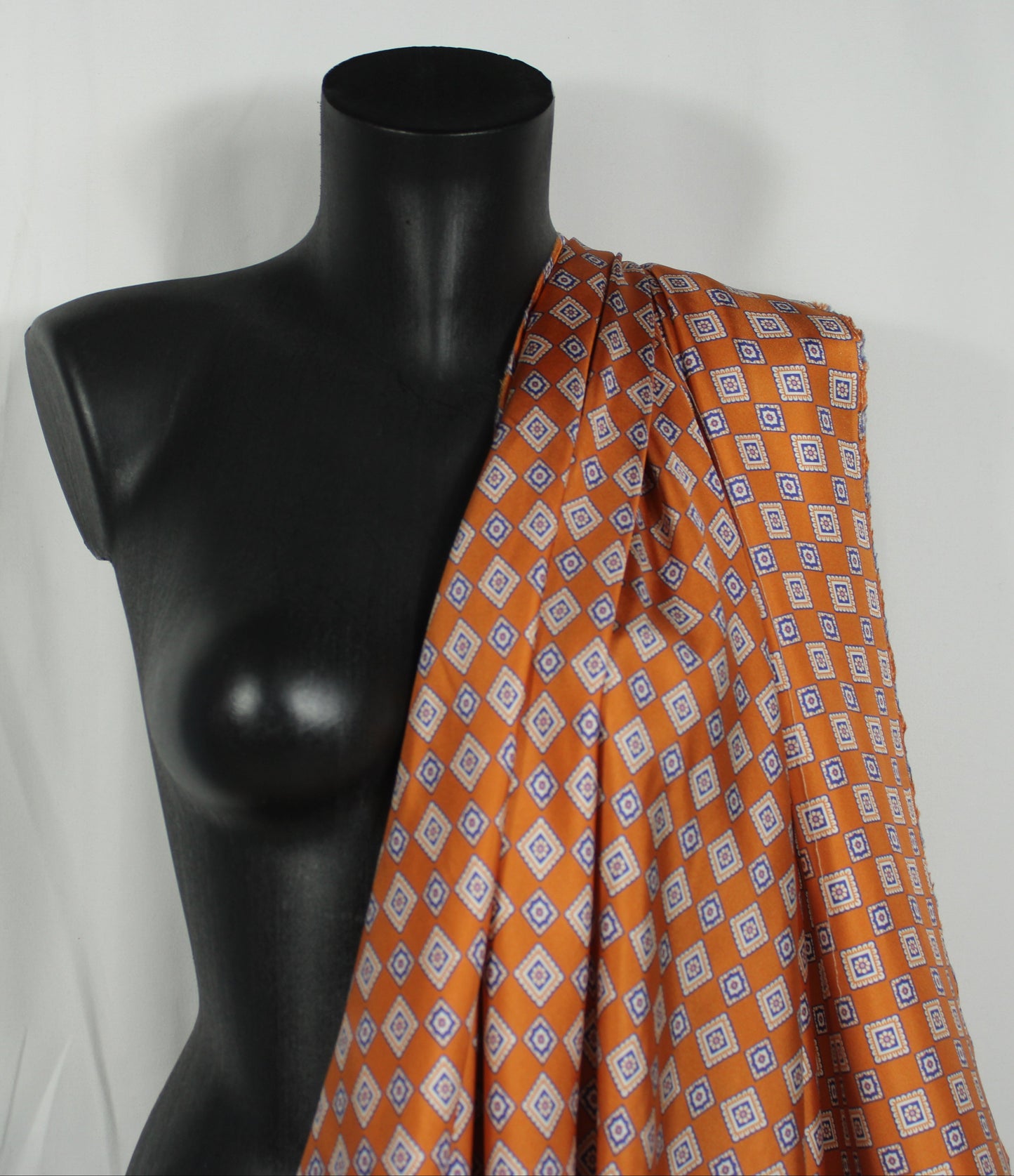 Tissu twill de soie  - imprimé petit carré - orange et bleu - photo 3/5 | So Tissus
