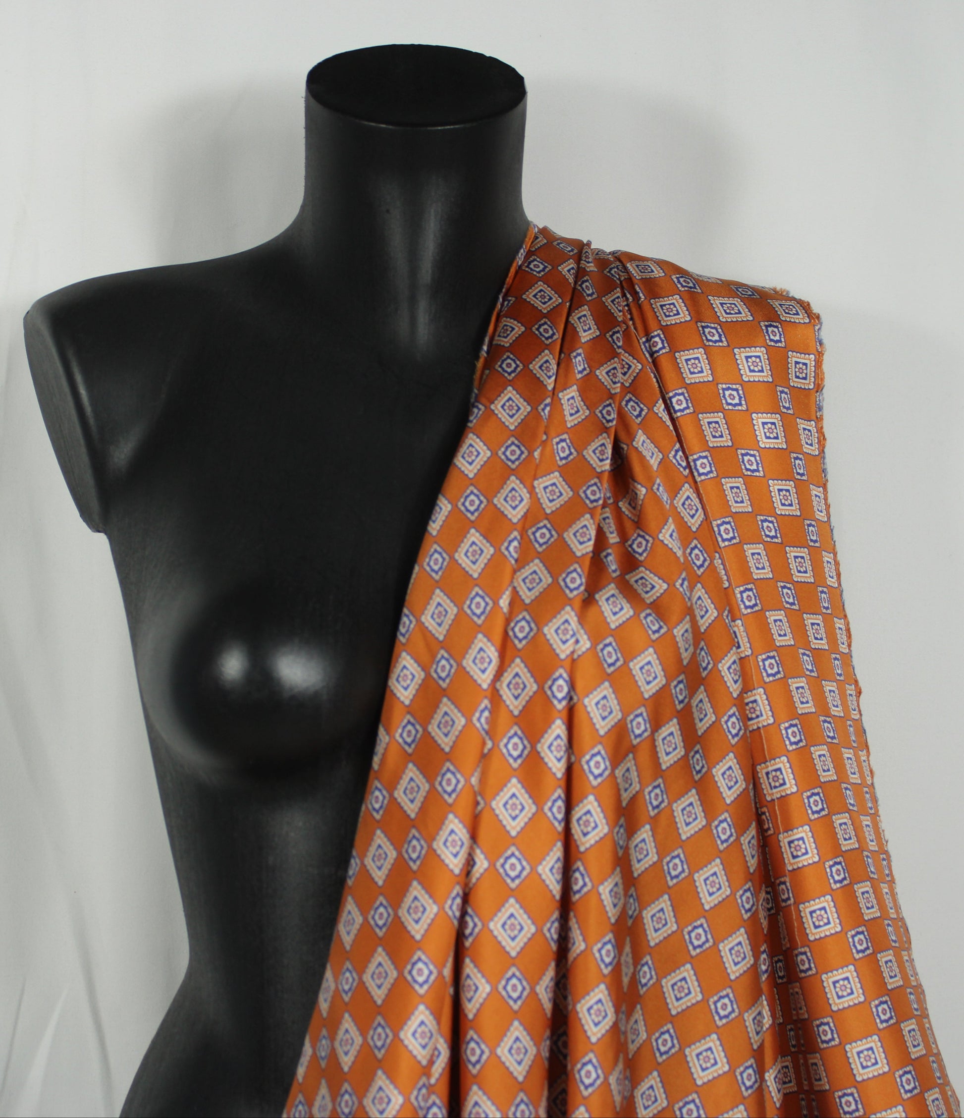 Tissu twill de soie  - imprimé petit carré - orange et bleu - photo 3/5 | So Tissus