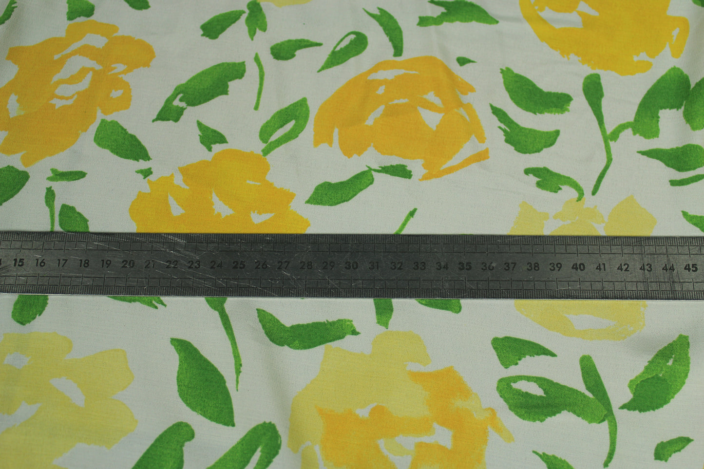 Tissu crêpe viscose - imprimé fleurs vintage - blanc vert et jaune - photo 5/5 | So Tissus