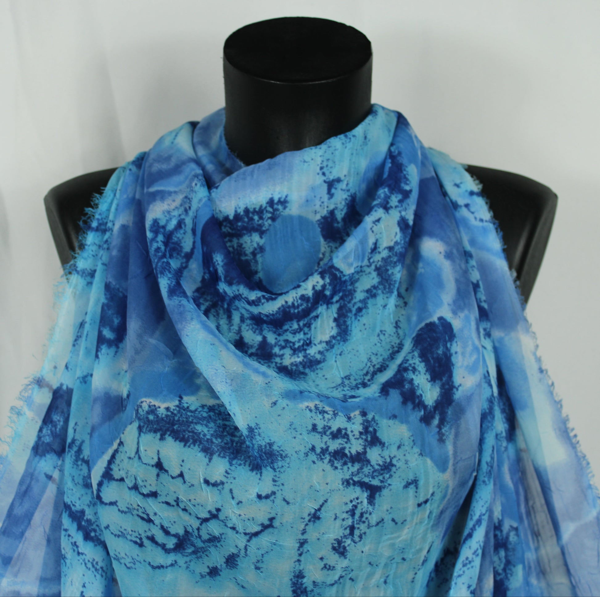 Tissu crêpon  - imprimé vintage - ton bleu - photo 3/5 | So Tissus