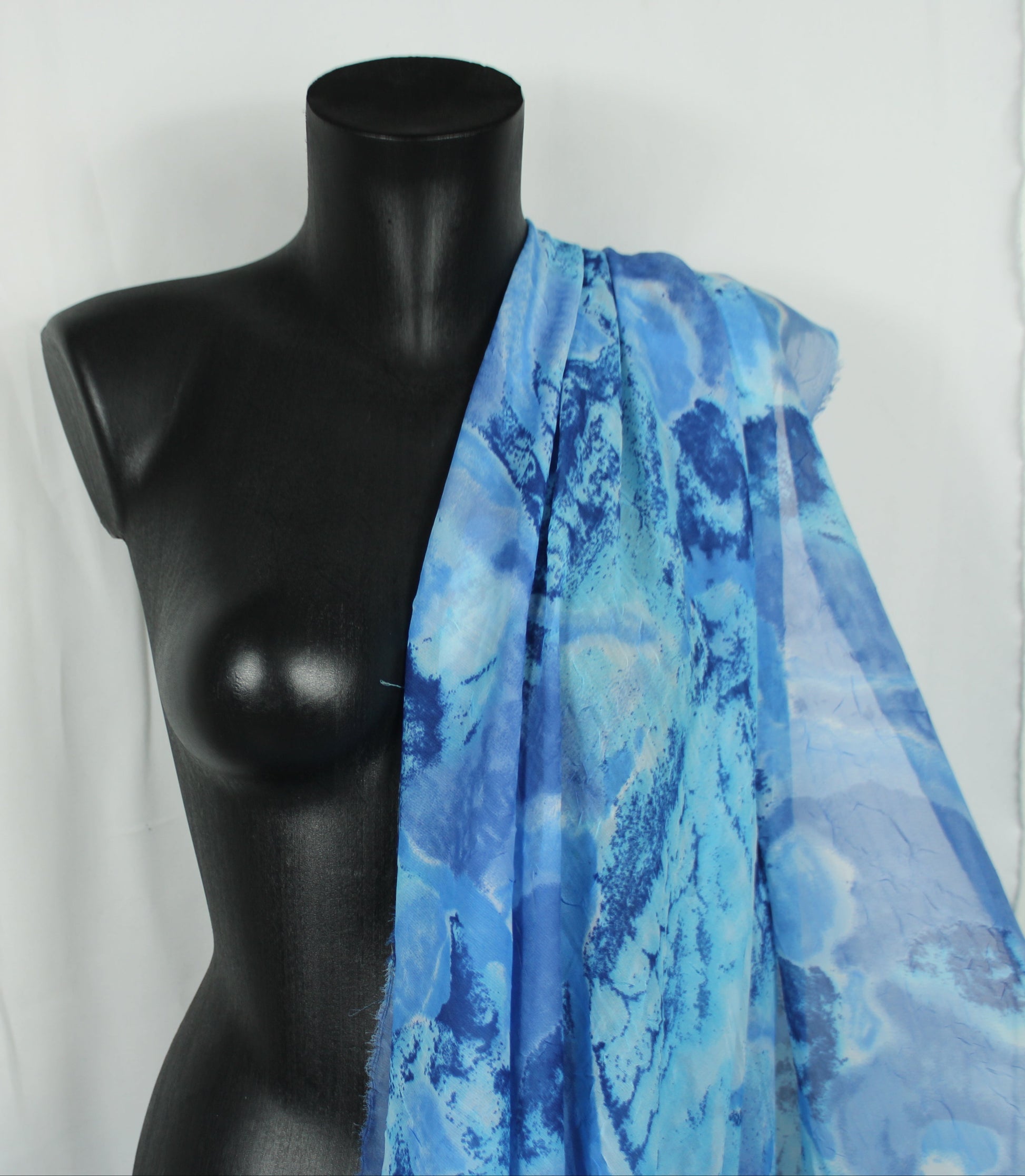 Tissu crêpon  - imprimé vintage - ton bleu - photo 4/5 | So Tissus