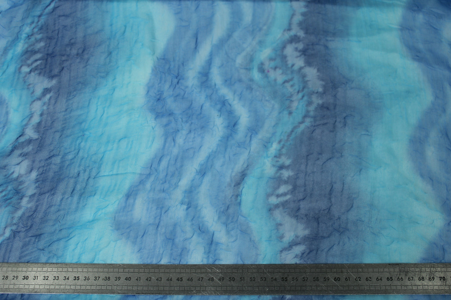 Tissu crêpon  - imprimé vague vintage - ton bleu - photo 5/5 | So Tissus