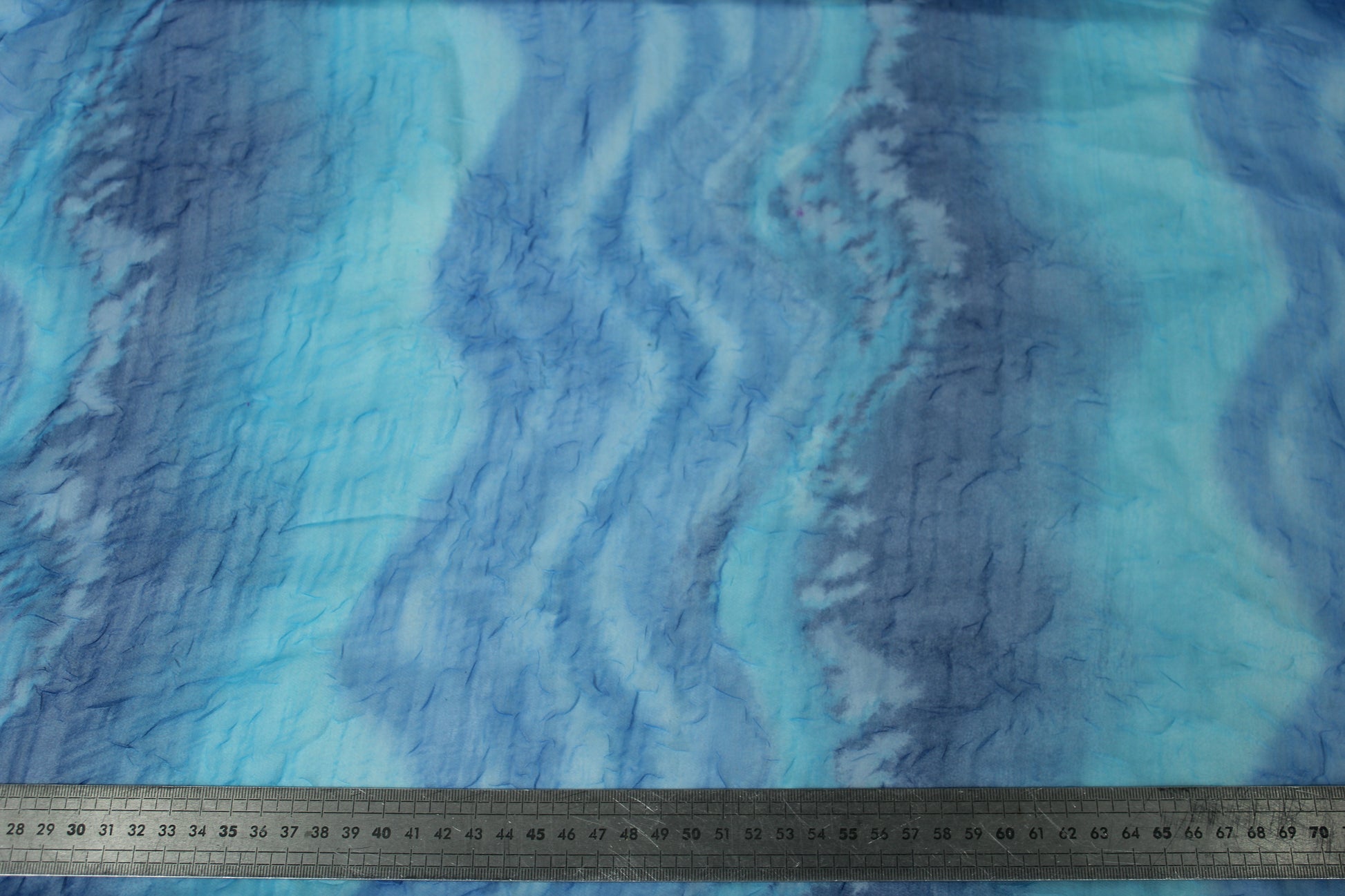 Tissu crêpon  - imprimé vague vintage - ton bleu - photo 5/5 | So Tissus
