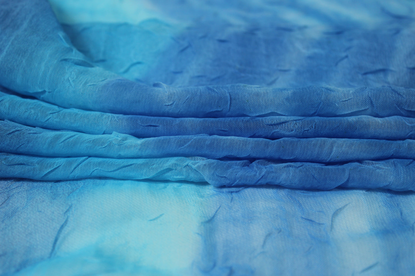 Tissu crêpon  - imprimé vague vintage - ton bleu - photo 2/5 | So Tissus