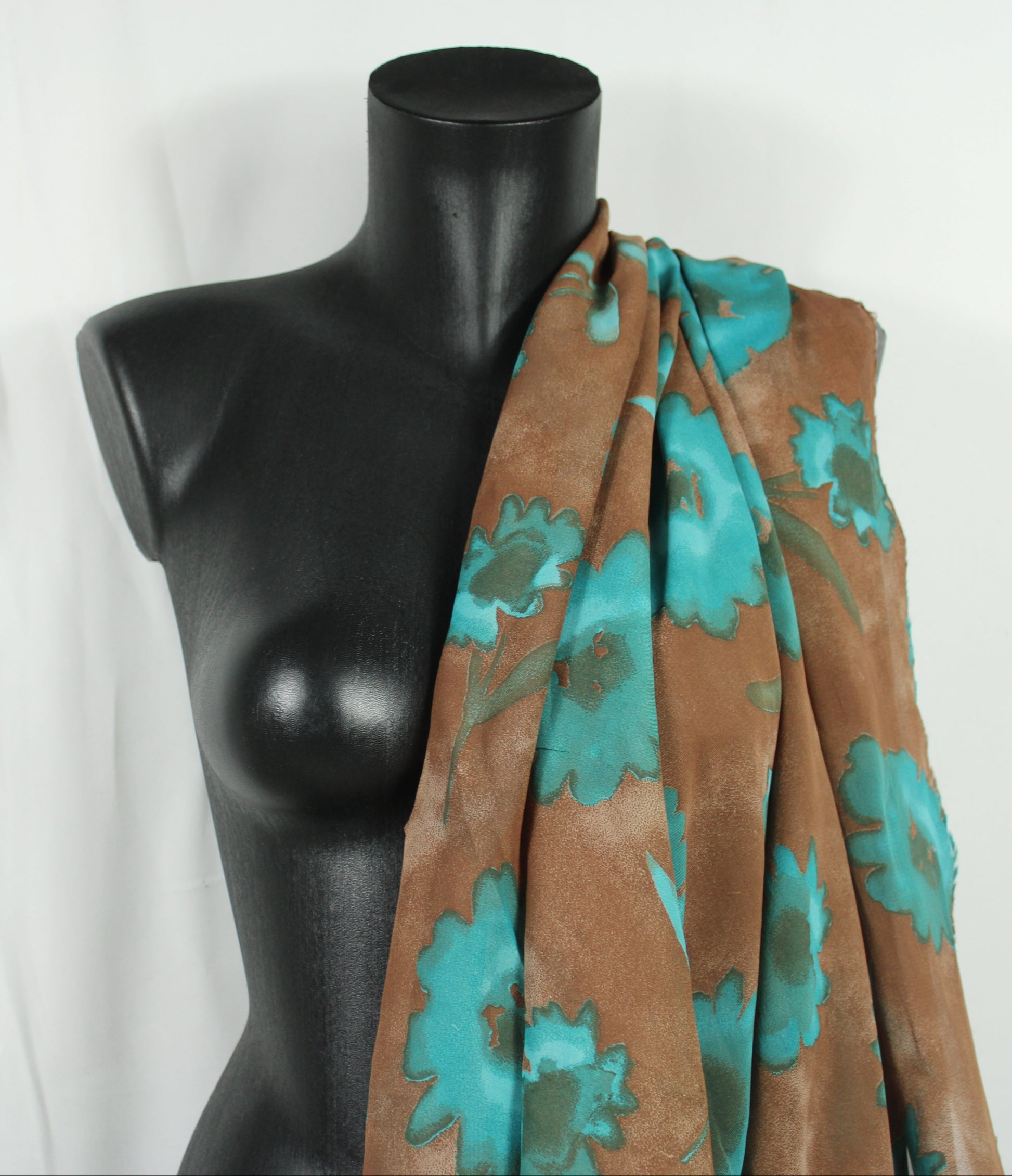 Tissu crêpe georgette  - imprimé fleurs vintages - ton marron et bleu - photo 4/5 | So Tissus