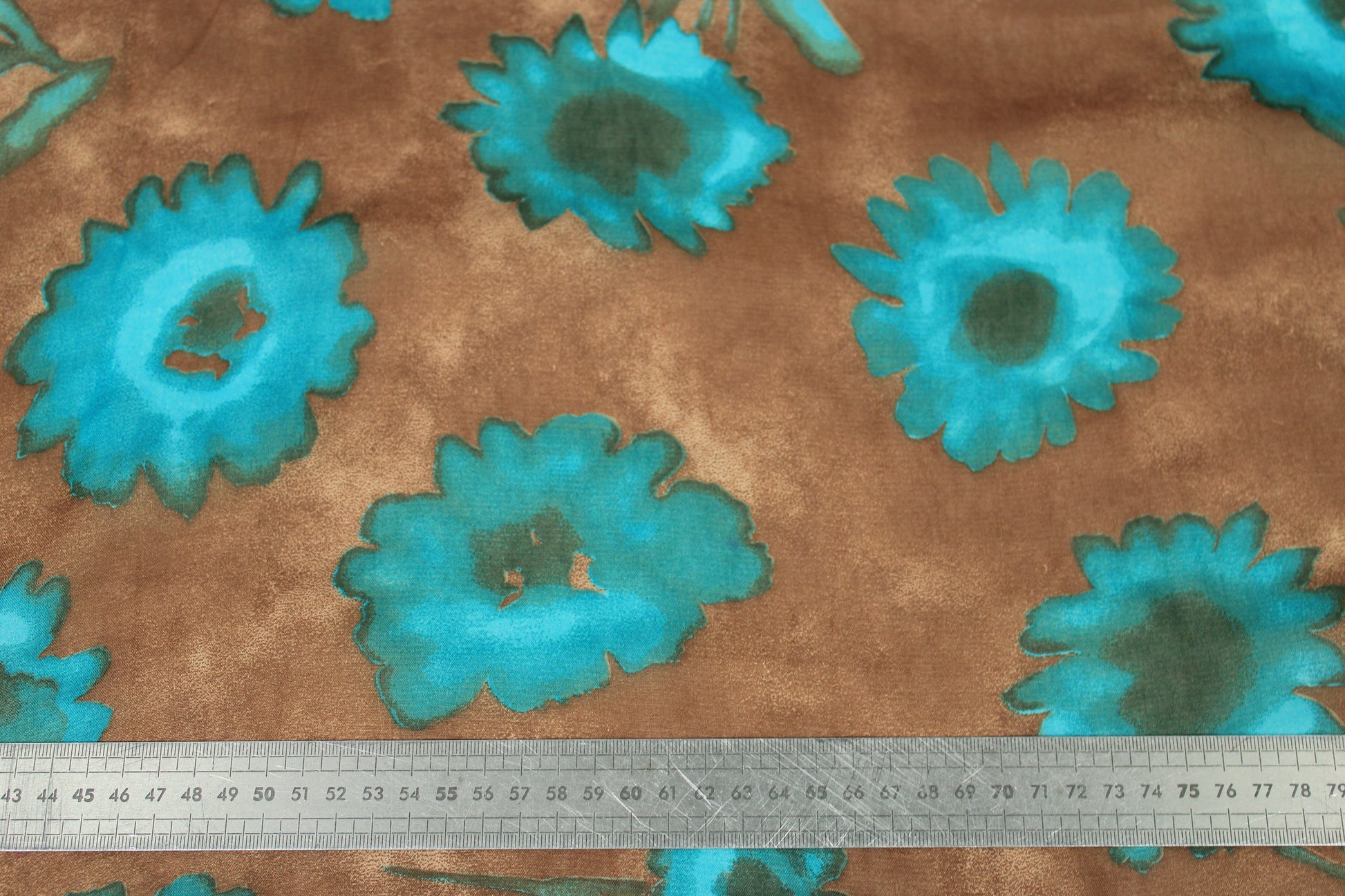 Tissu crêpe georgette  - imprimé fleurs vintages - ton marron et bleu - photo 5/5 | So Tissus