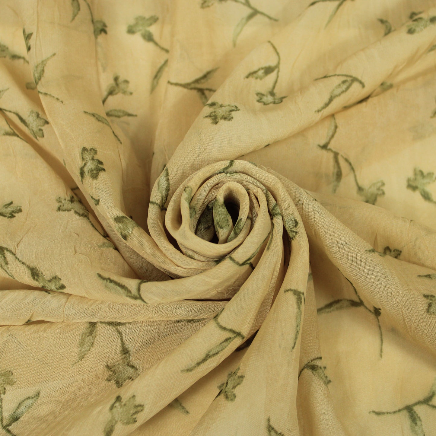 Tissu crêpon  - imprimé fleuri vintage - ton beige et vert - photo 1/5 | So Tissus