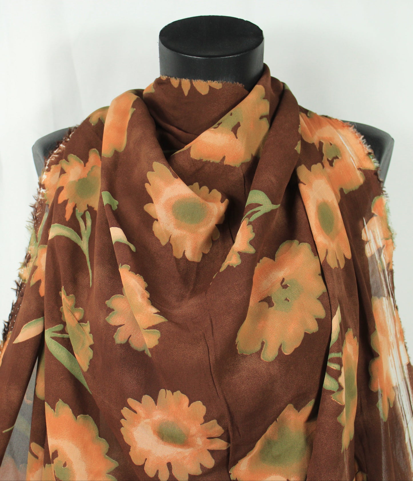 Tissu crêpe georgette  - imprimé fleurs vintages - ton marron et saumon - photo 4/5 | So Tissus