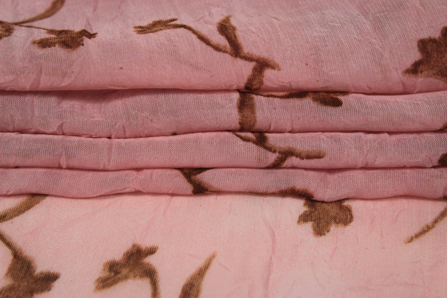 Tissu crêpon  - imprimé fleuri vintage - ton rose pâle et marron - photo 2/5 | So Tissus