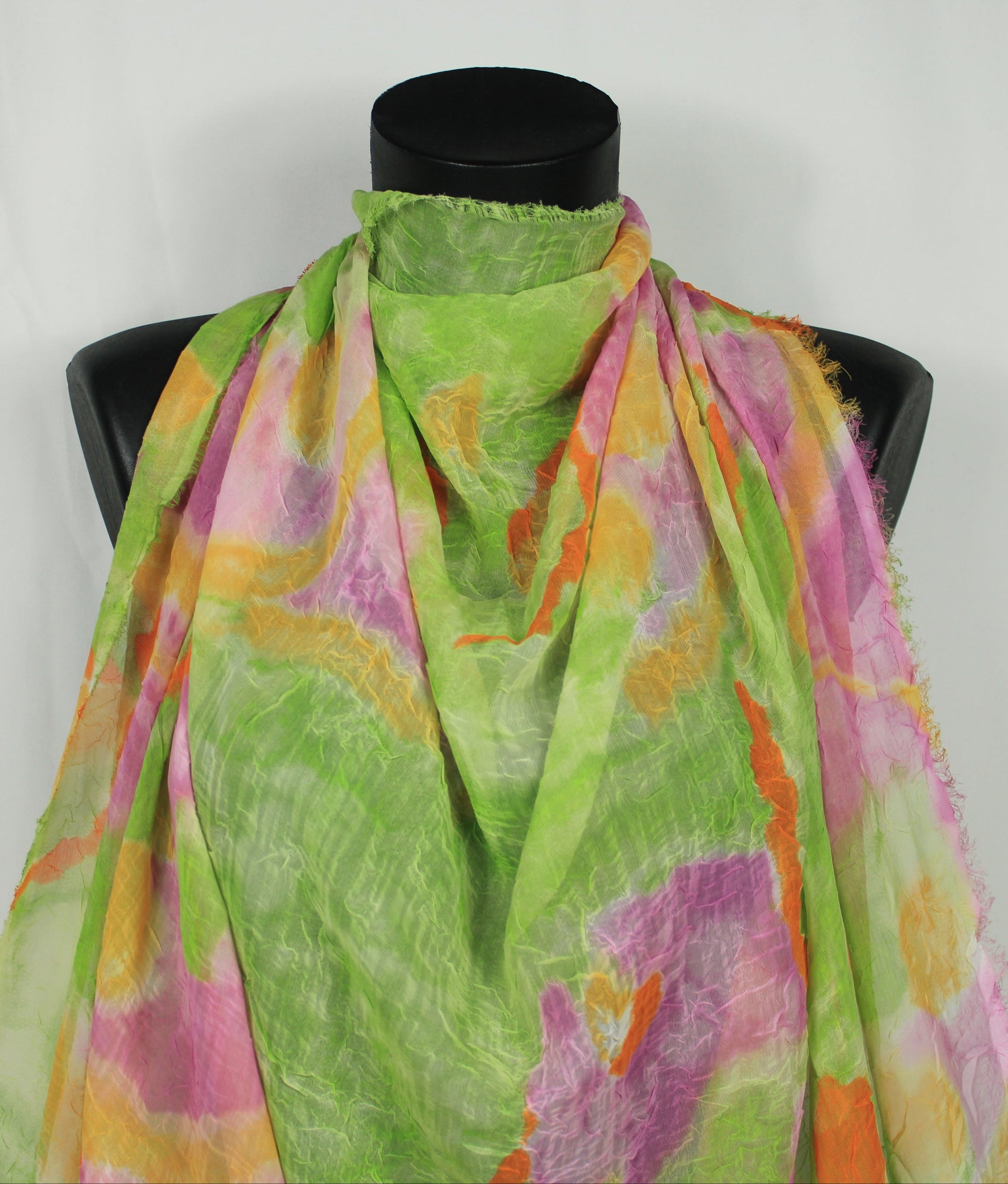 Tissu crêpon  - imprimé vintage - ton vert rose et orange - photo 3/5 | So Tissus