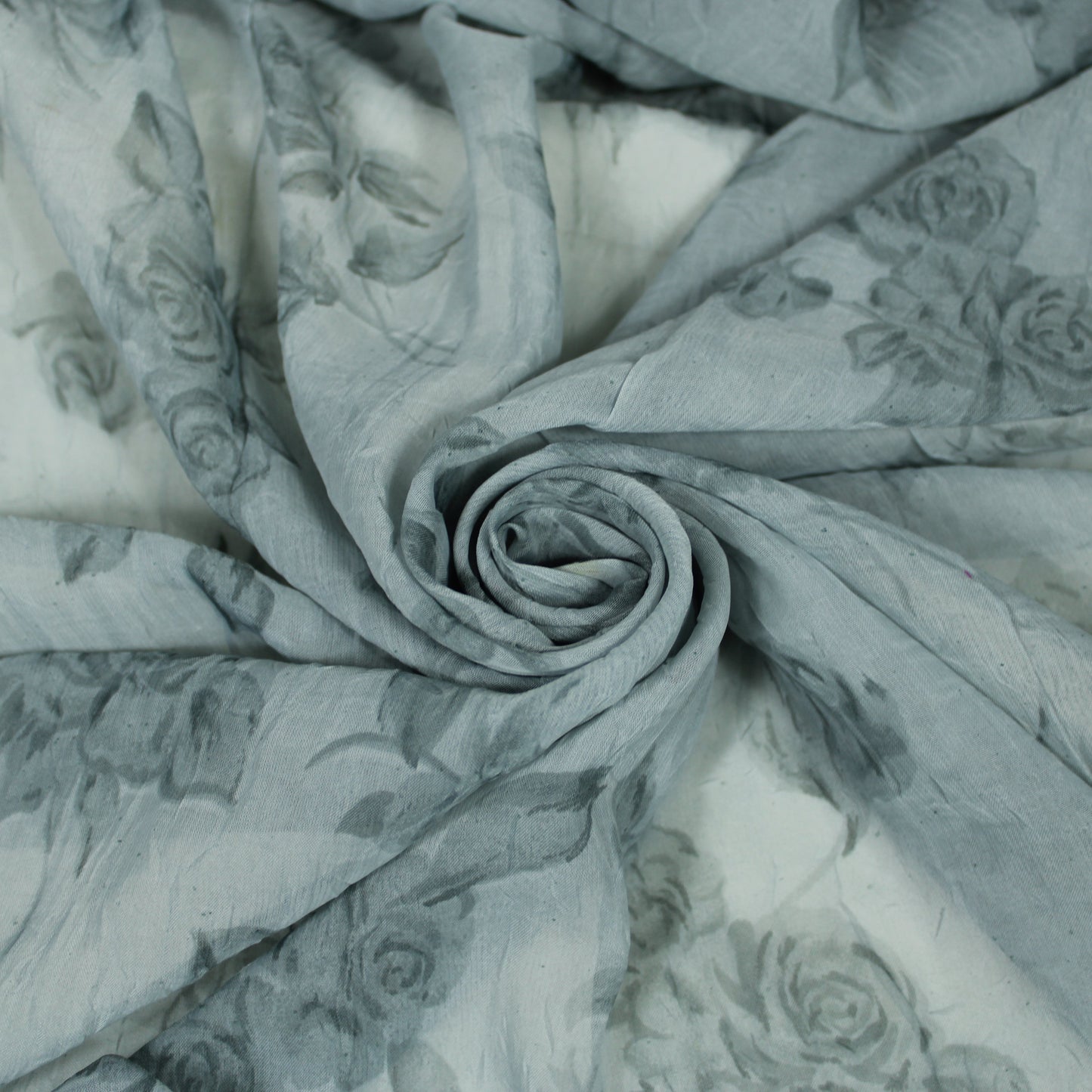 Tissu crêpon  - imprimé fleurs vintages - ton gris bleu - photo 1/5 | So Tissus