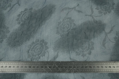Tissu crêpon  - imprimé fleurs vintages - ton gris perle - photo 5/5 | So Tissus