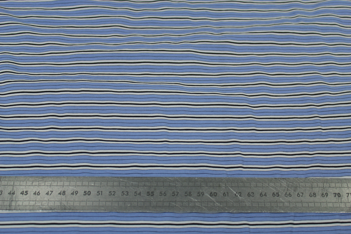 Tissu popeline coton prestige - à rayures - blanc, bleu ciel et noir - photo 4/5 | So Tissus