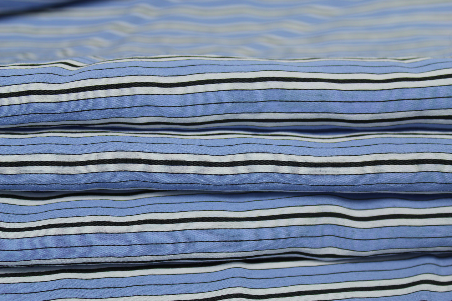 Tissu popeline coton prestige - à rayures - blanc, bleu ciel et noir - photo 3/5 | So Tissus