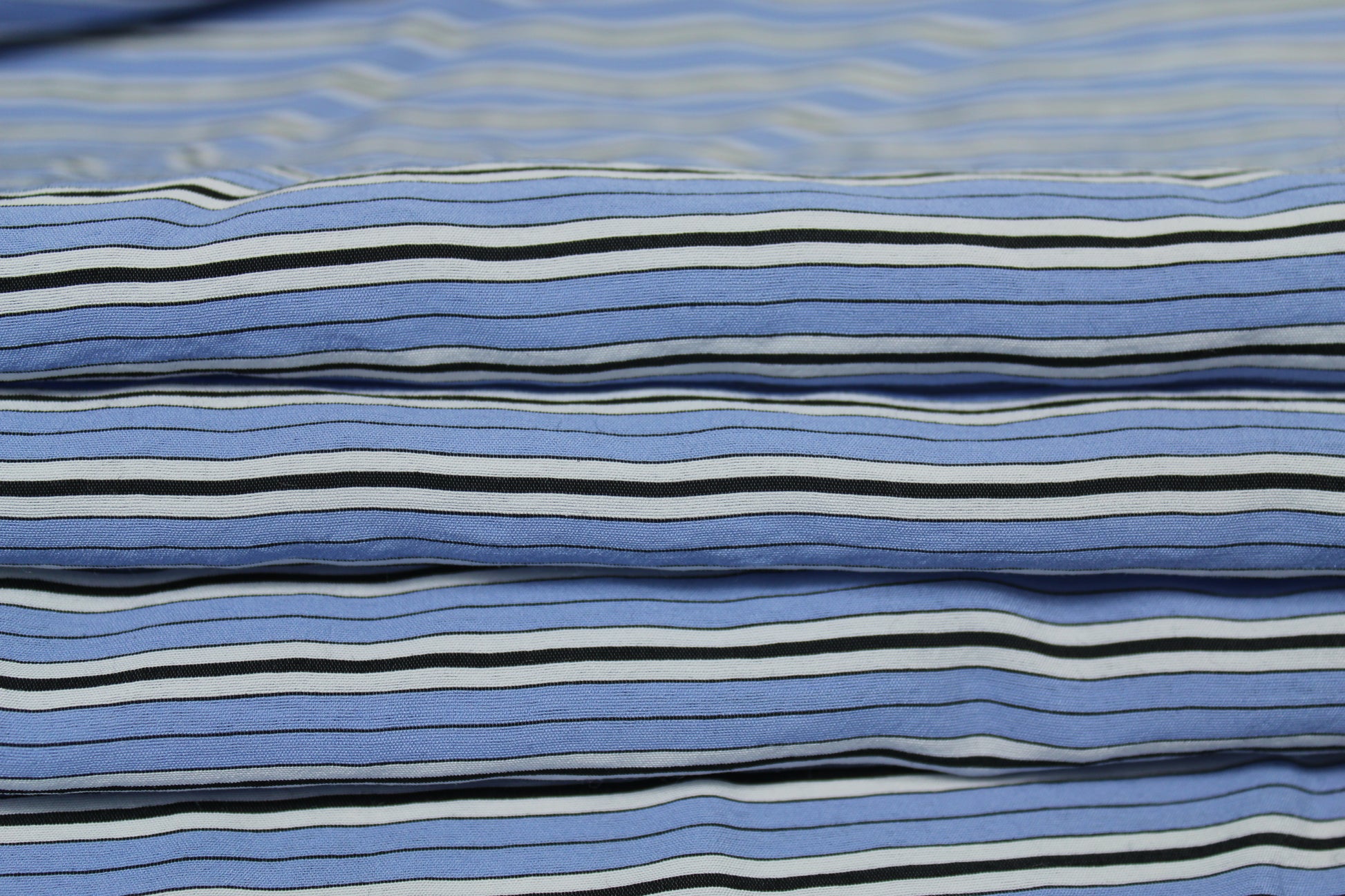Tissu popeline coton prestige - à rayures - blanc, bleu ciel et noir - photo 3/5 | So Tissus