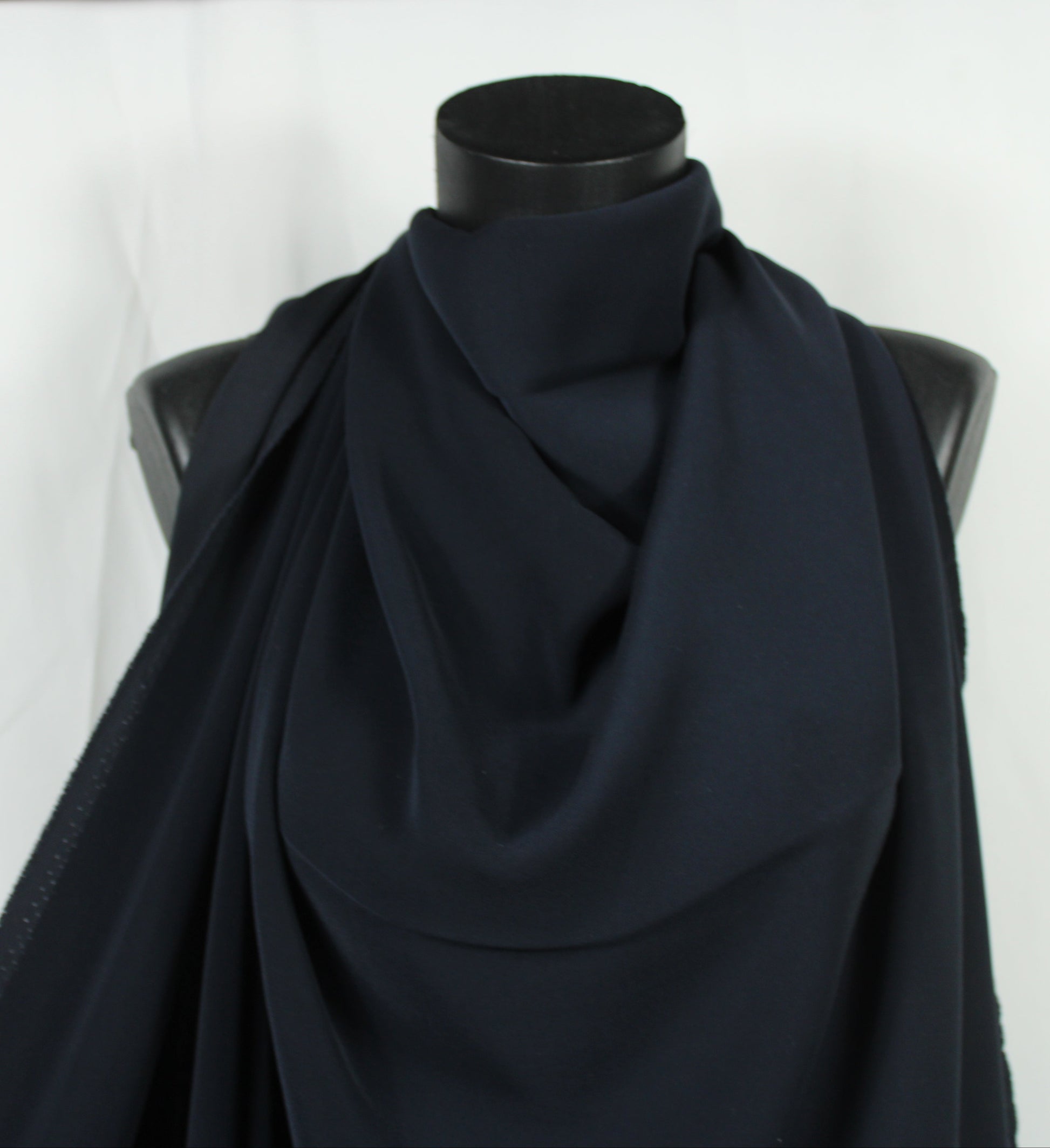 Tissu crepe stretch - bleu marine - photo 3/4 | So Tissus