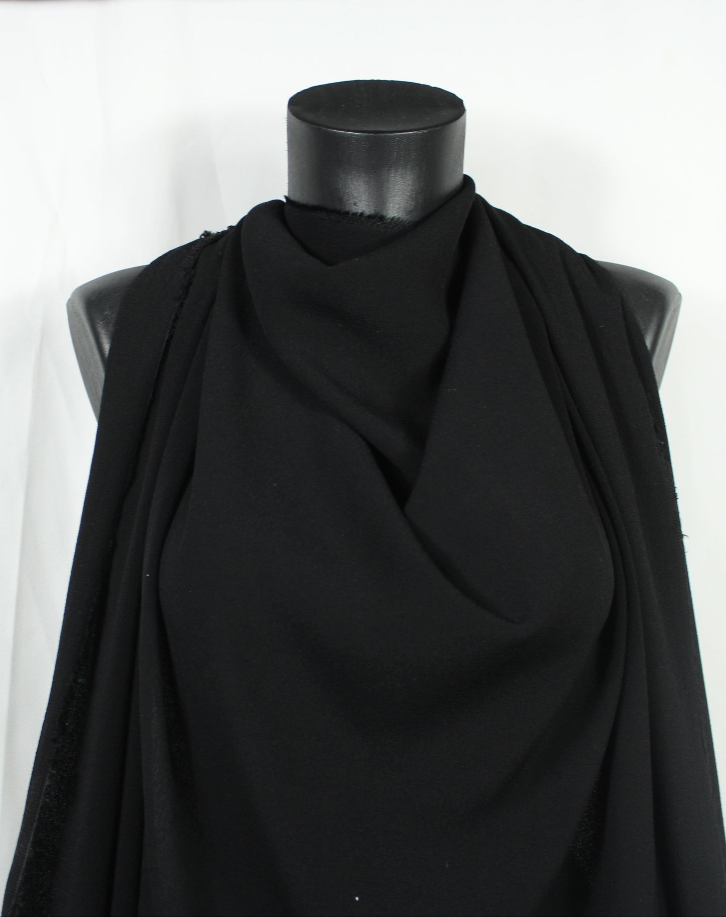 Tissu crêpe viscose - noir - photo 3/4 | So Tissus