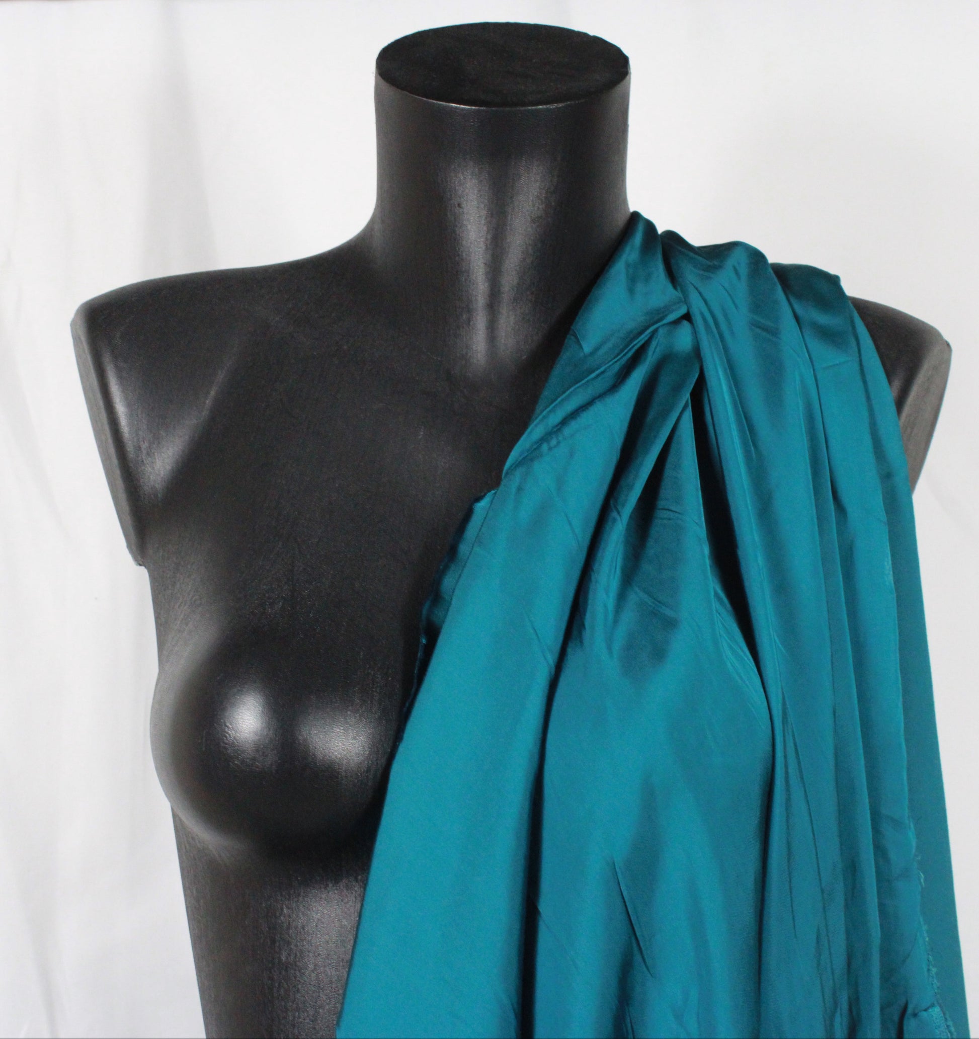 Tissu satin de viscose - bleu canard - photo 4/4 | So Tissus