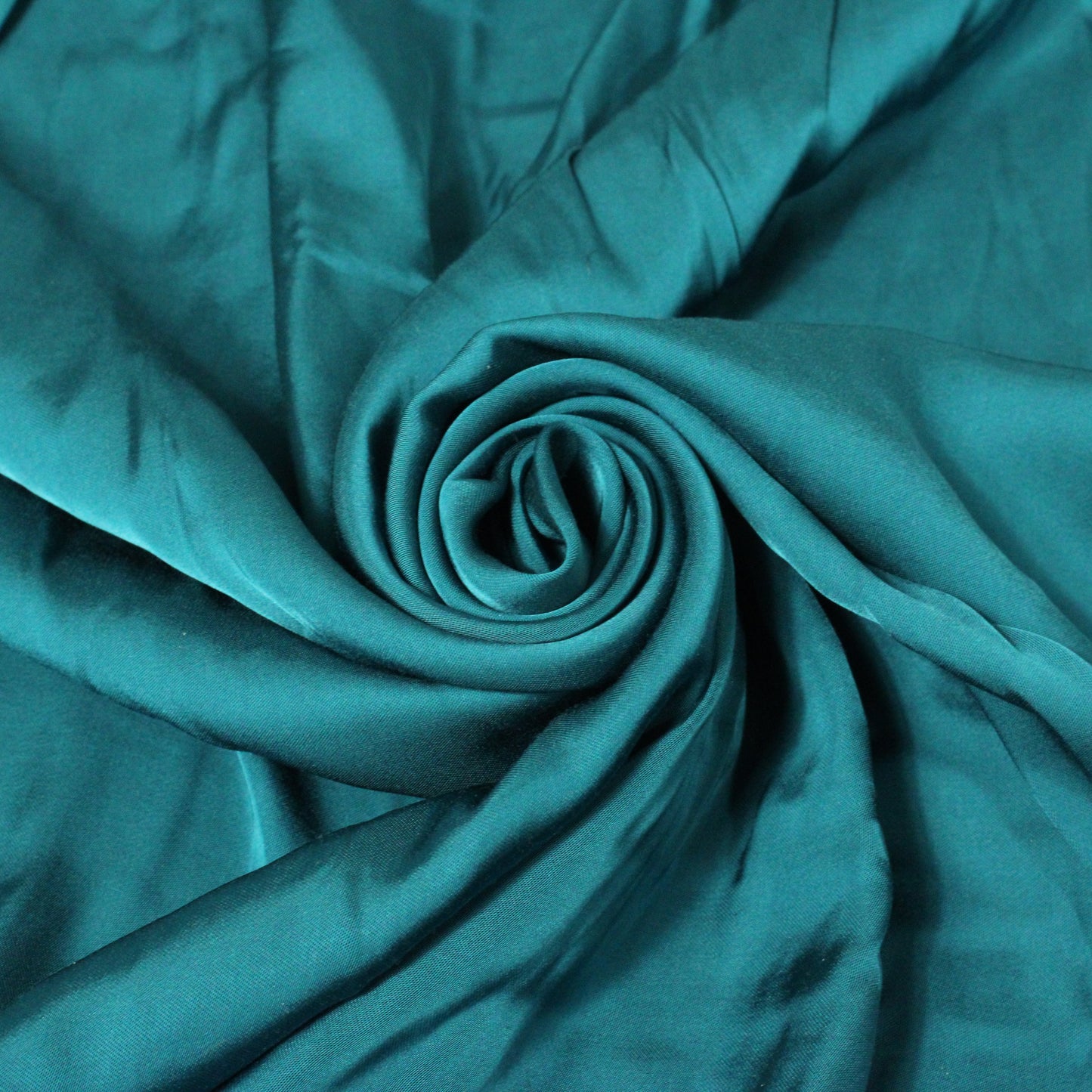 Tissu satin de viscose - bleu canard - photo 1/4 | So Tissus