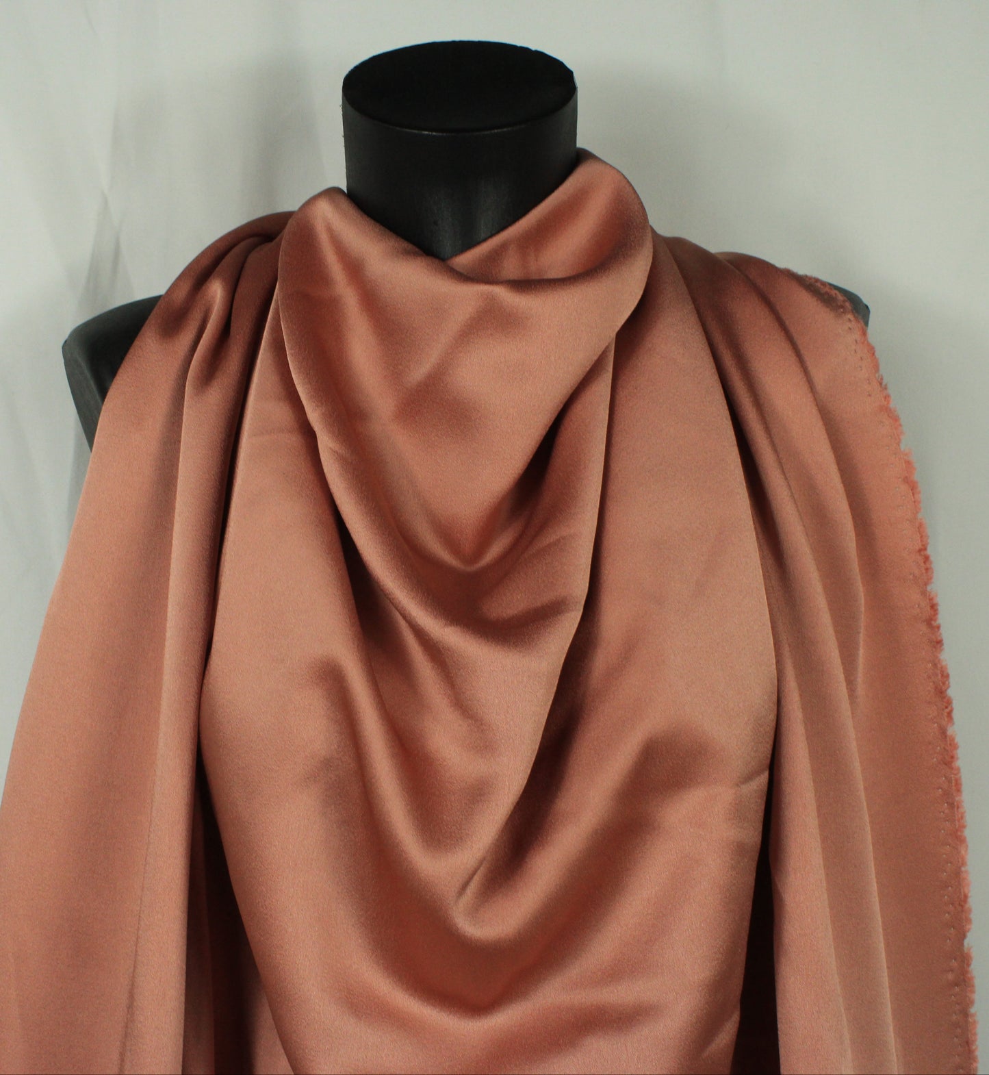 Tissu crêpe envers satin japonais - nude - photo 3/4 | So Tissus