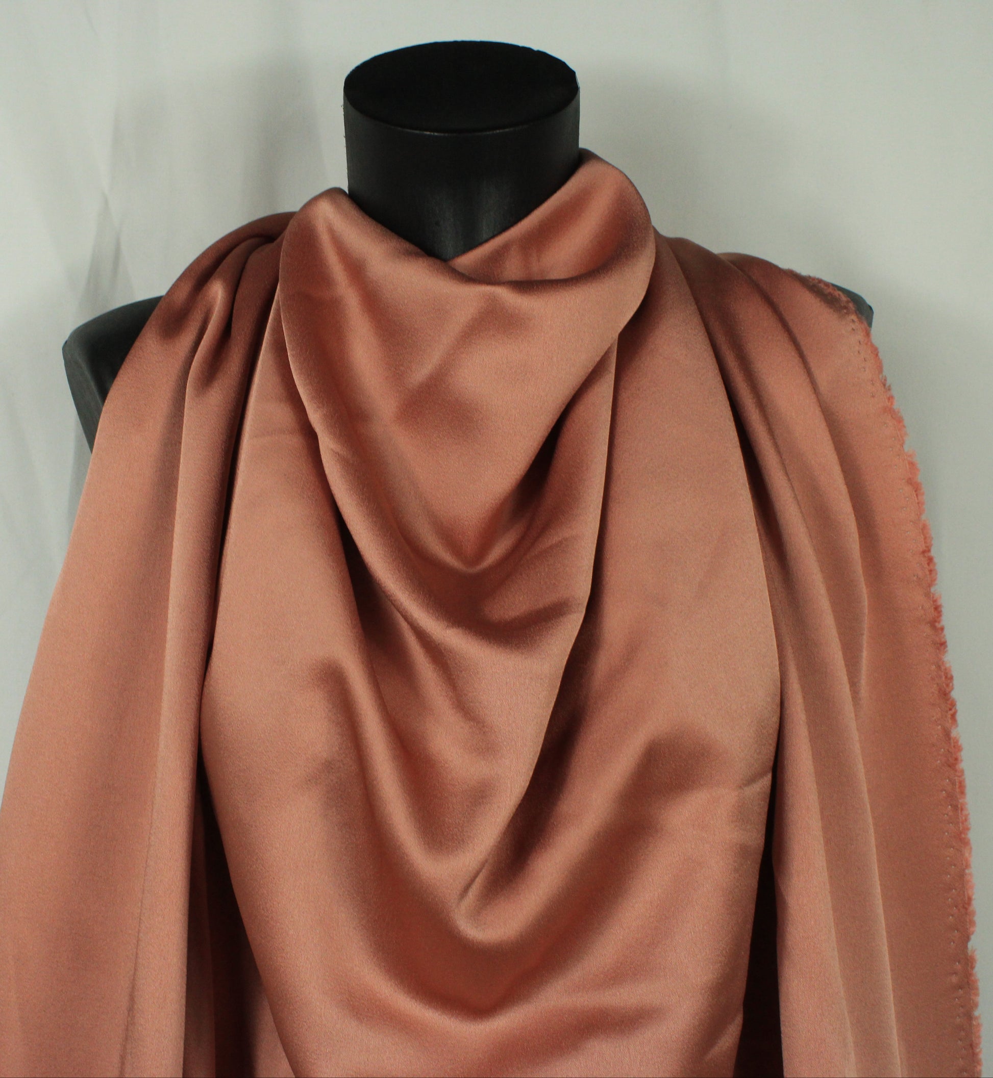 Tissu crêpe envers satin japonais - nude - photo 3/4 | So Tissus