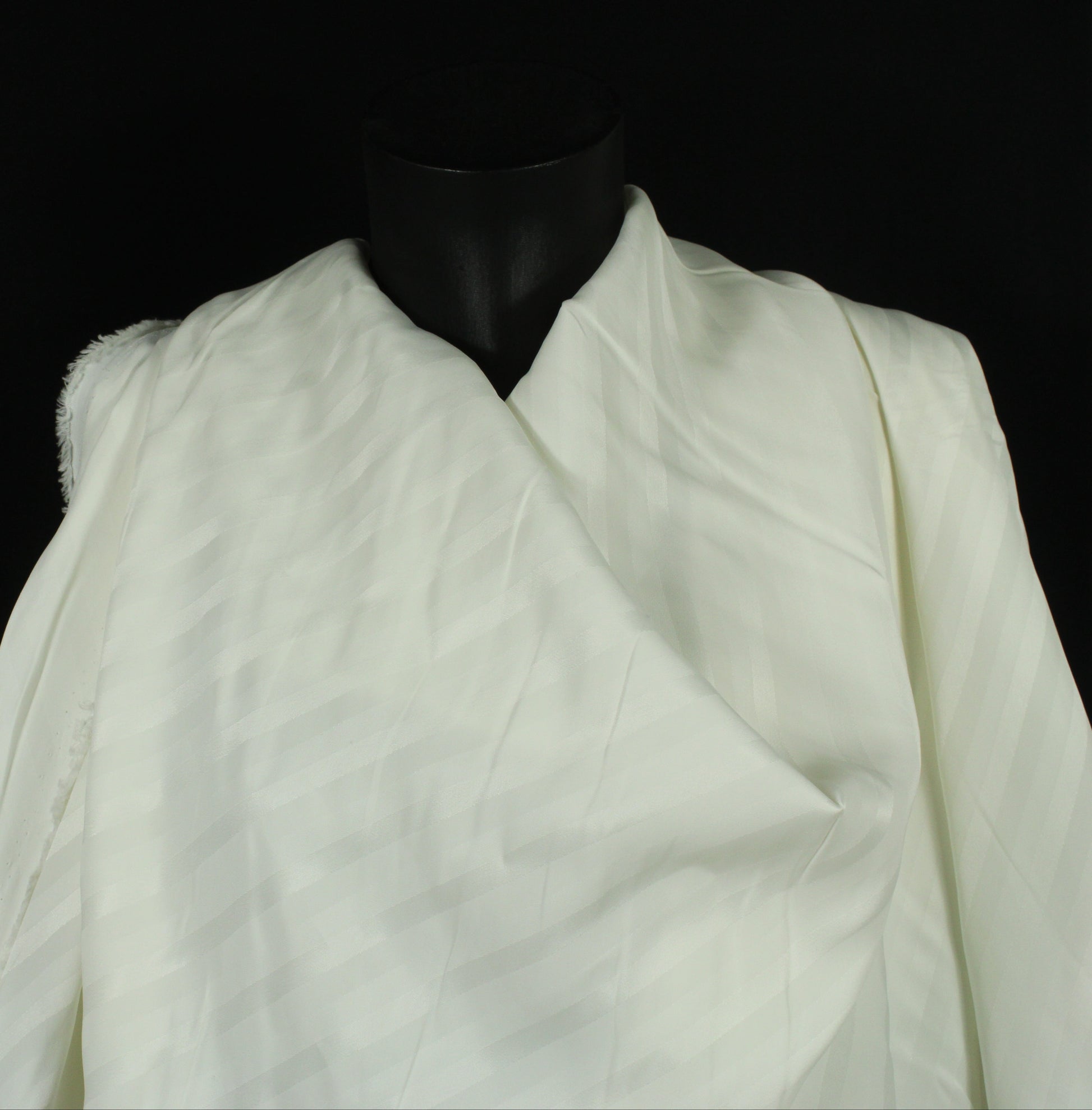 Tissu viscose - à rayures ton sur ton - blanc - photo 4/4 | So Tissus