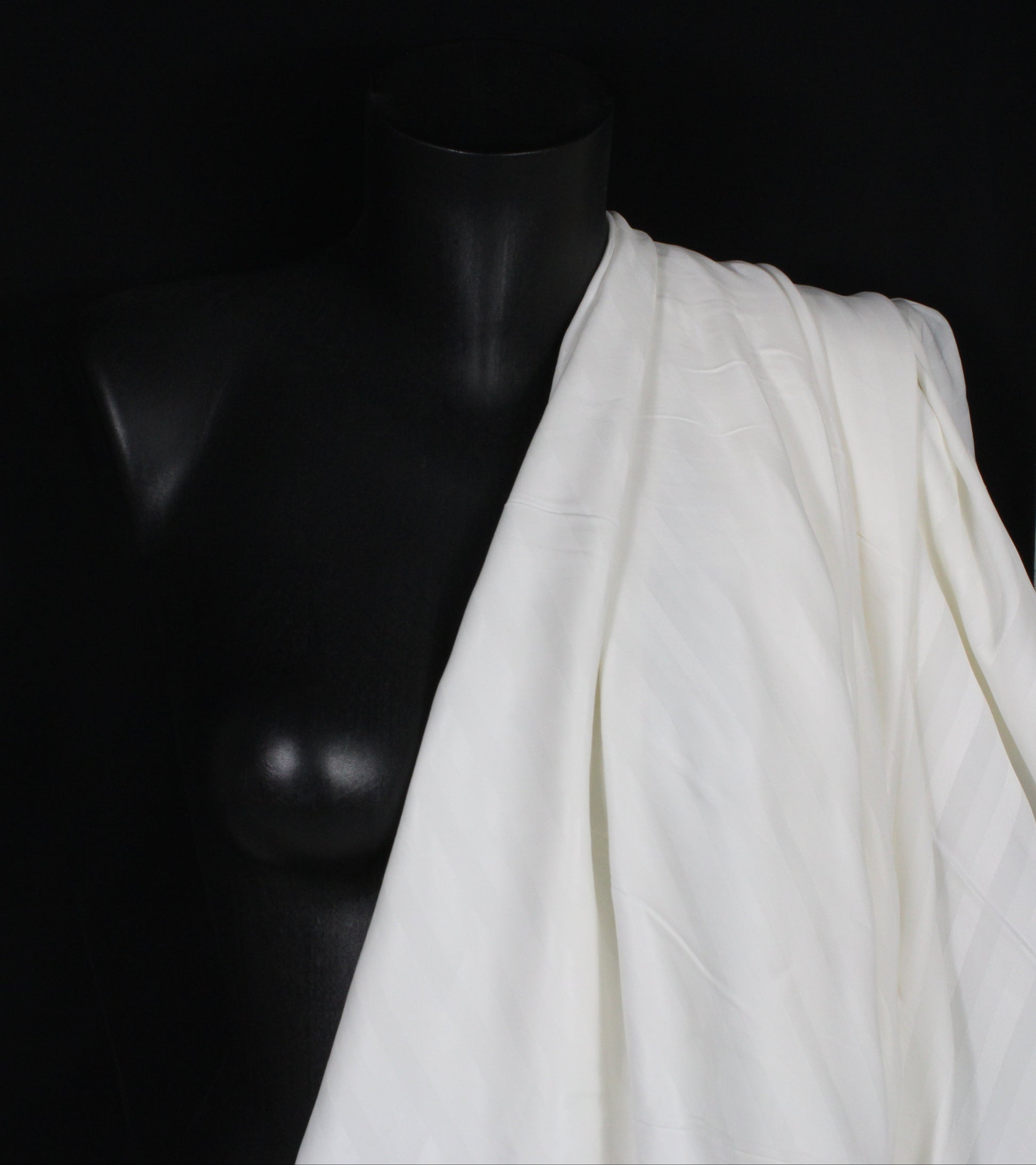 Tissu viscose - à rayures ton sur ton - blanc - photo 3/4 | So Tissus